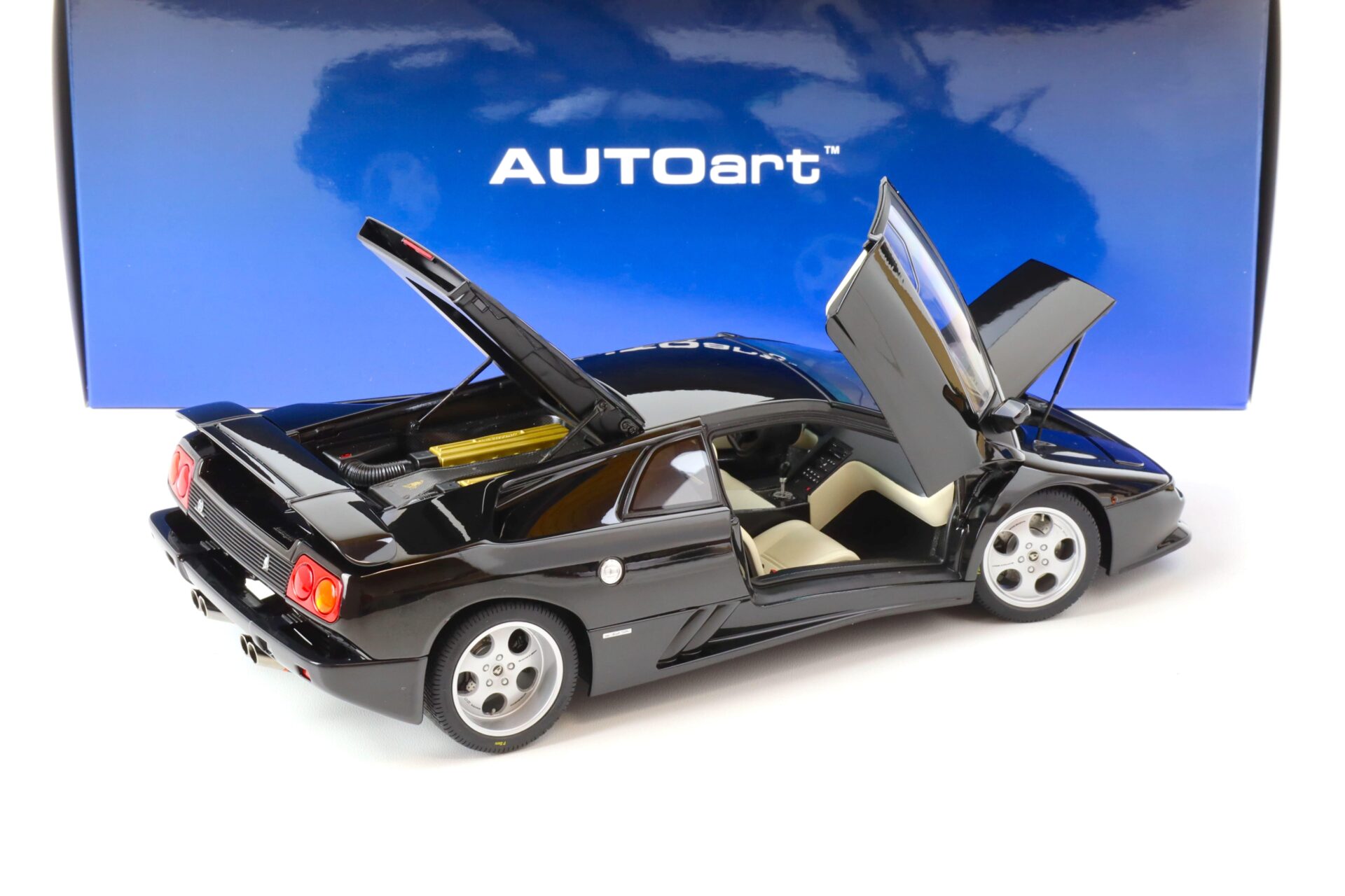 1:18 AUTOart 1993 Lamborghini Diablo SE30 deep black metallic 79159