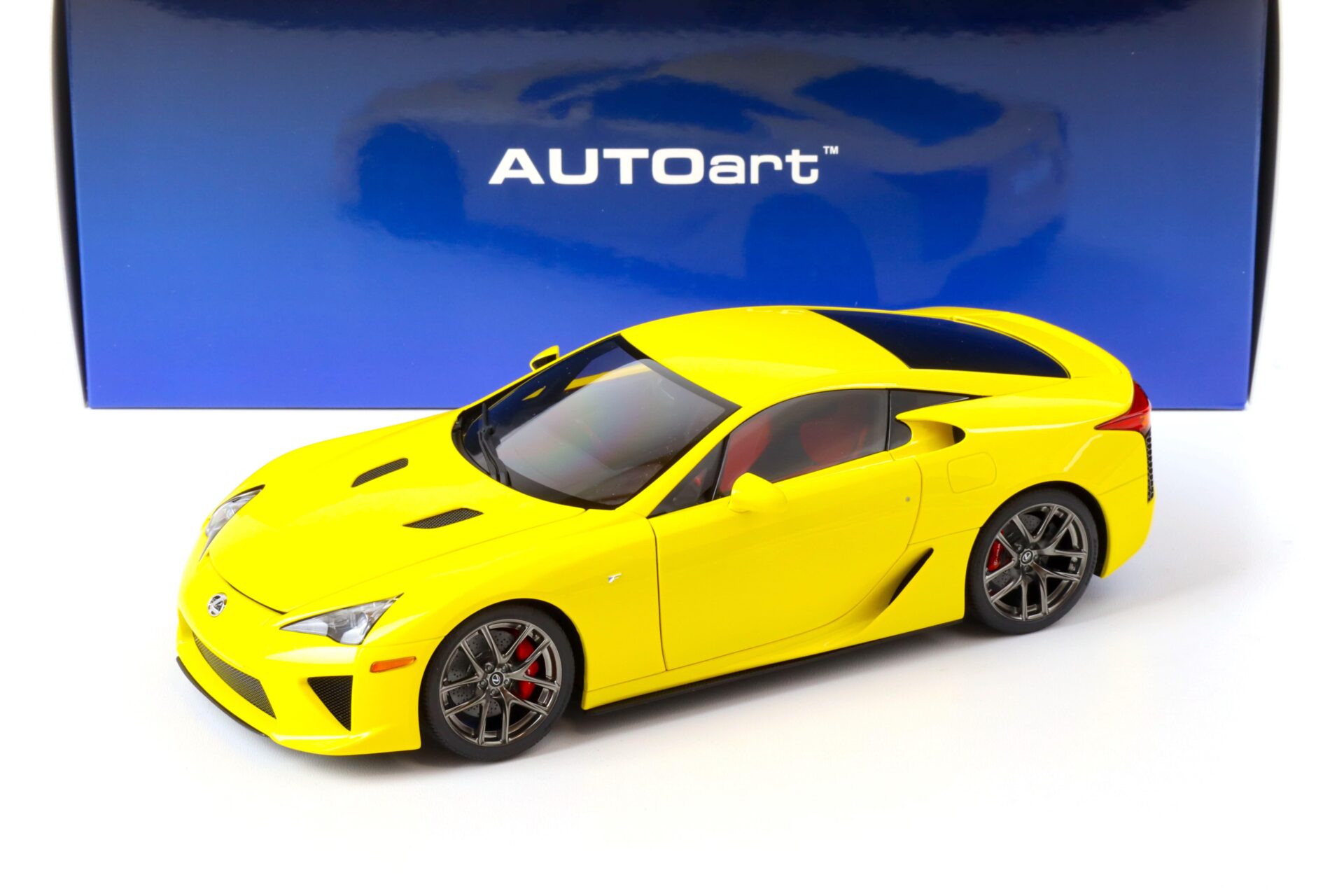 ID 69861 orig 1.jpg 1:18 AUTOart Lexus LFA 2010 pearl yellow 78854