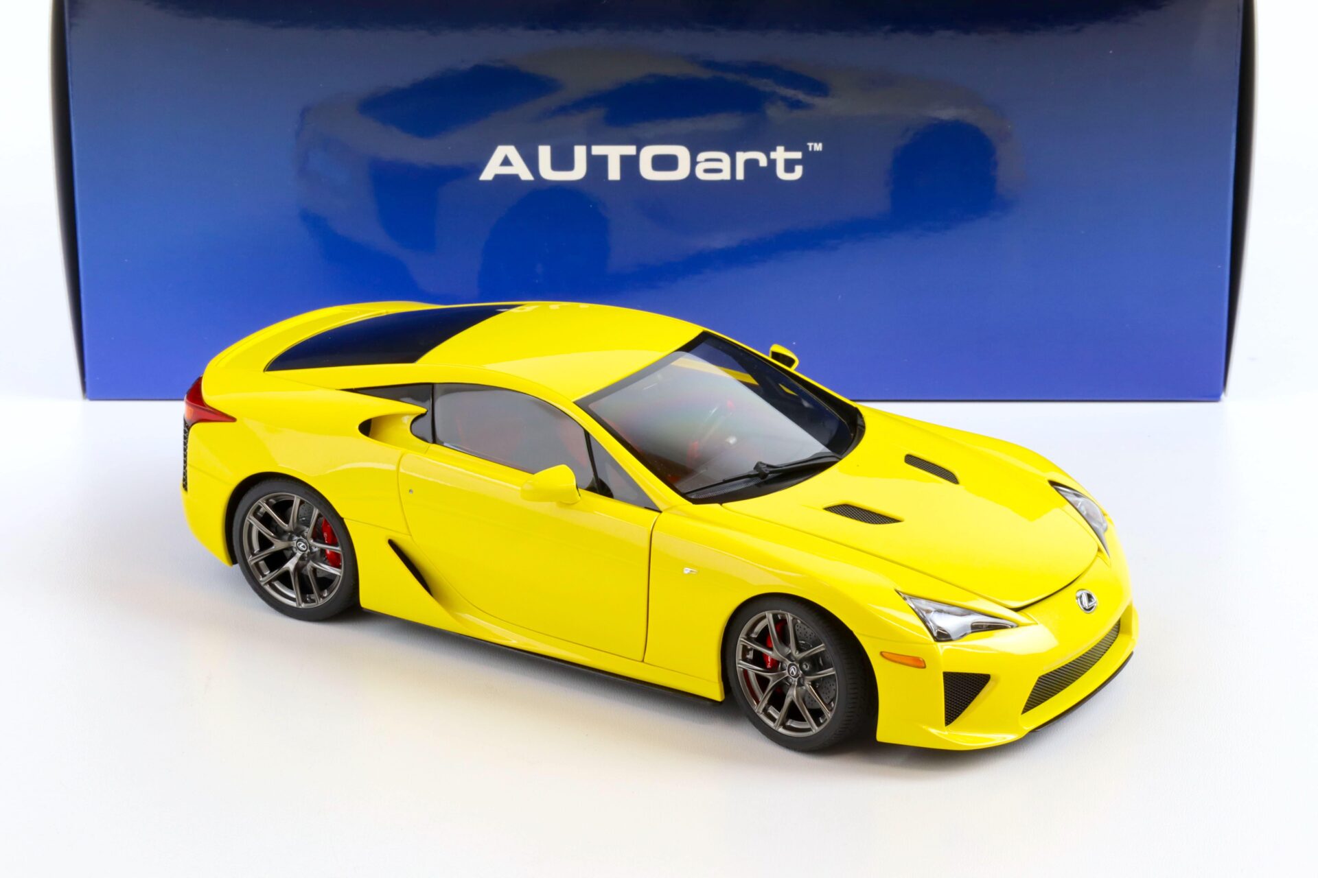 1:18 AUTOart Lexus LFA 2010 pearl yellow 78854