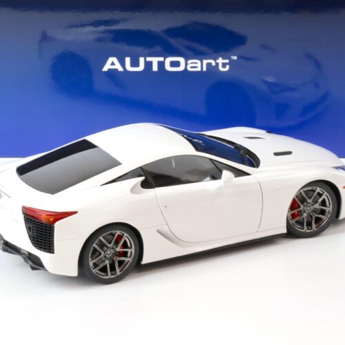 1:18 AUTOart Lexus LFA 2010 whitest white 78850