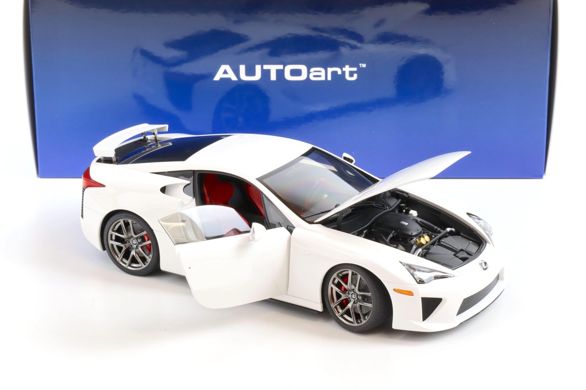 1:18 AUTOart Lexus LFA 2010 whitest white 78850