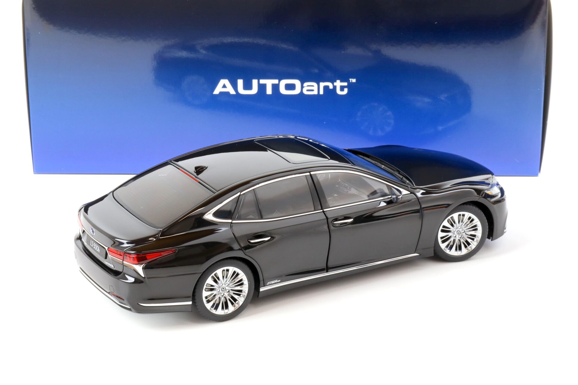 1:18 AUTOart Lexus LS 500h Limousine 2018 black/ black interior 78868