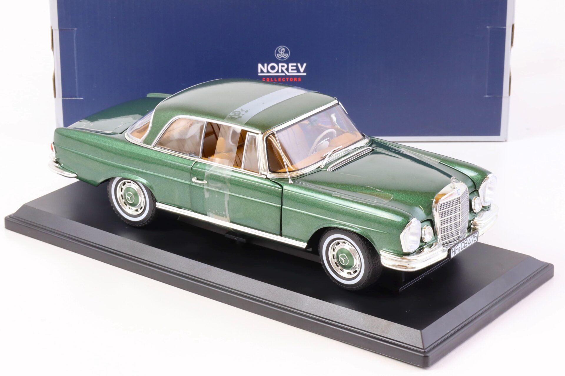 1:18 Norev Mercedes 250 SE Coupe W111 green metallic 1969 - Limited 1000 pcs.