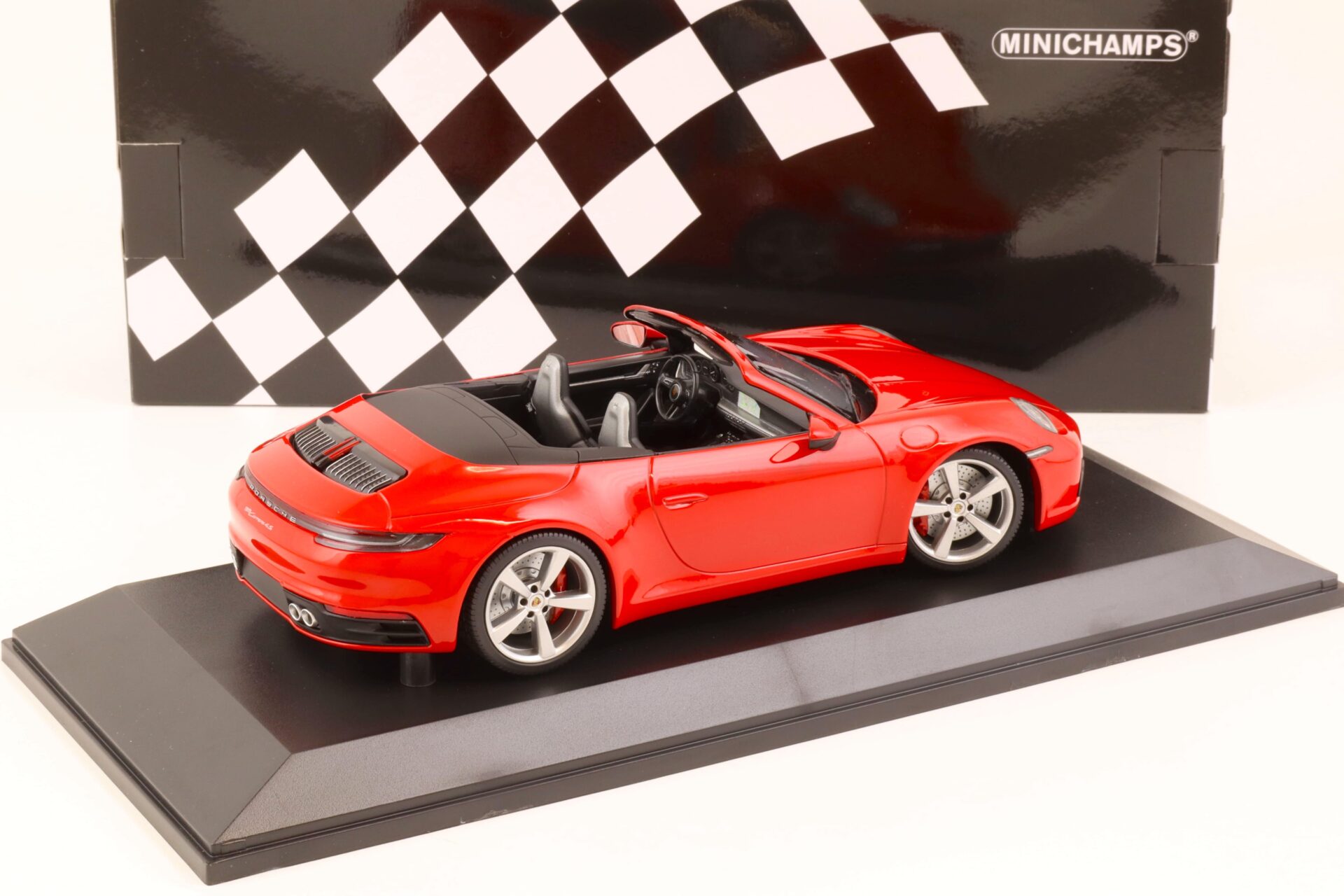 1:18 Minichamps Porsche 911 (992) Carrera 4S Cabriolet 2019 red