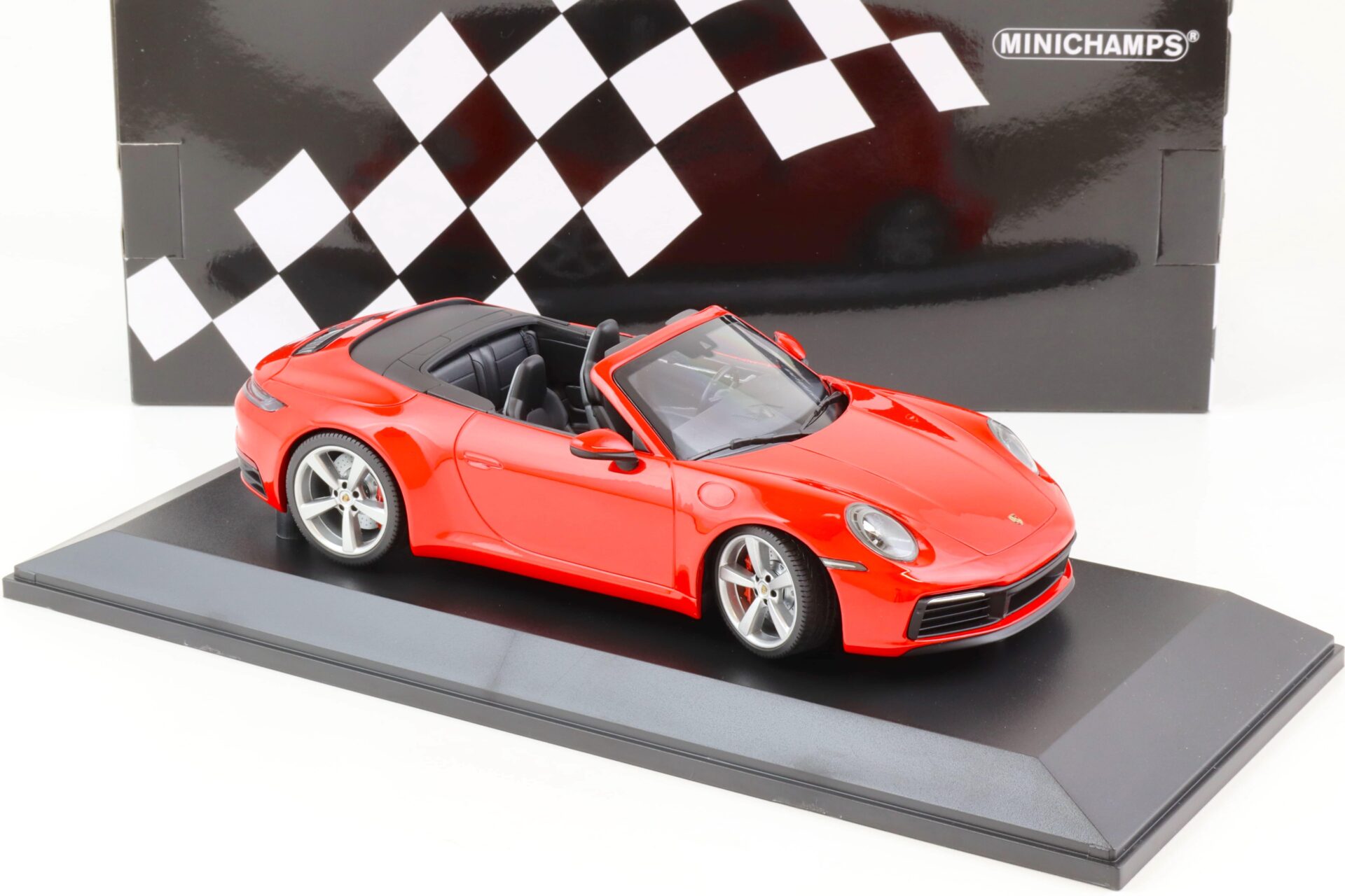1:18 Minichamps Porsche 911 (992) Carrera 4S Cabriolet 2019 red