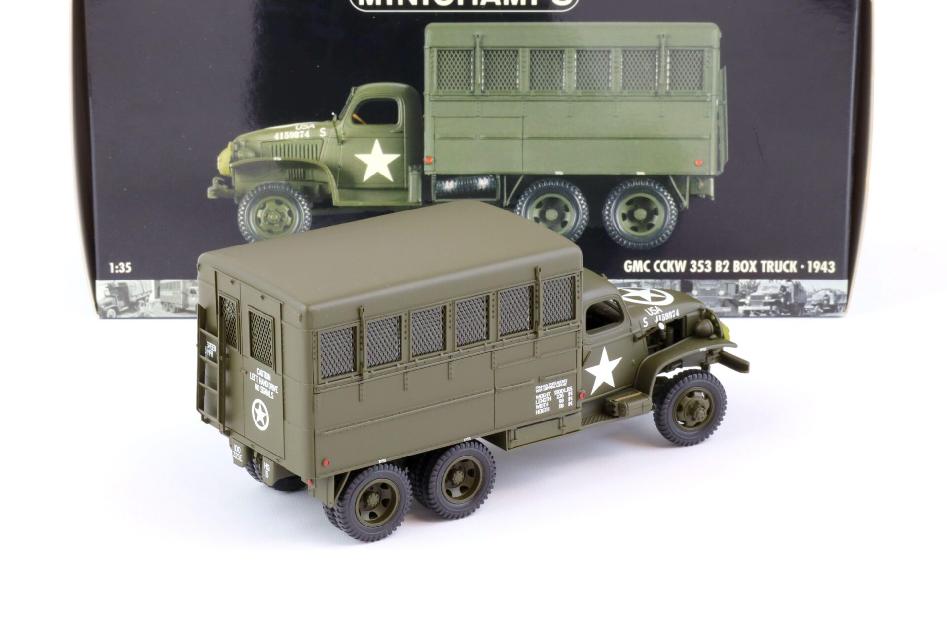 1:35 Minichamps GMC CCKW 353 B2 Box Truck 1943 Military green