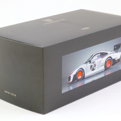 1:18 Minichamps Porsche 935/19 #70 911 991 GT2 Basis white DEALER VERSION