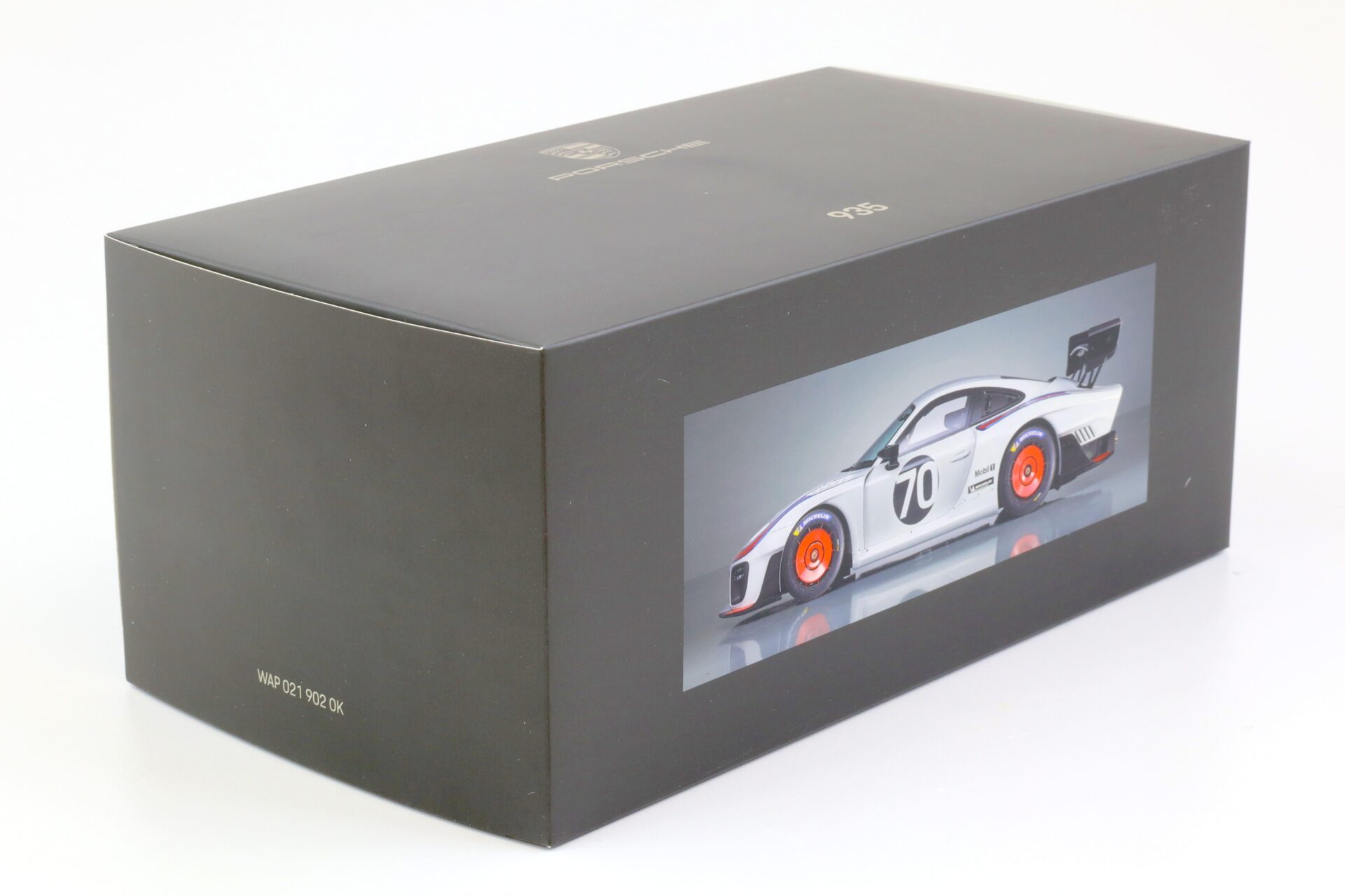 1:18 Minichamps Porsche 935/19 #70 911 991 GT2 Basis white DEALER VERSION