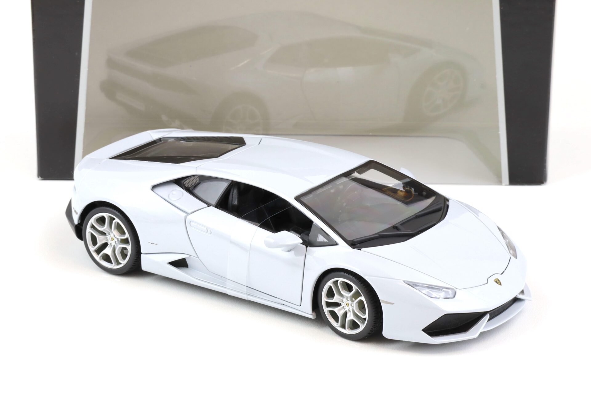 1:18 Bburago Lamborghini Huracan LP 610-4 white metallic