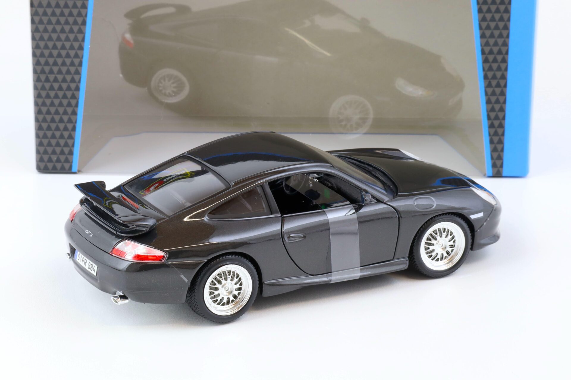 1:18 Bburago Porsche 911 (996) GT3 Street dark grey metallic