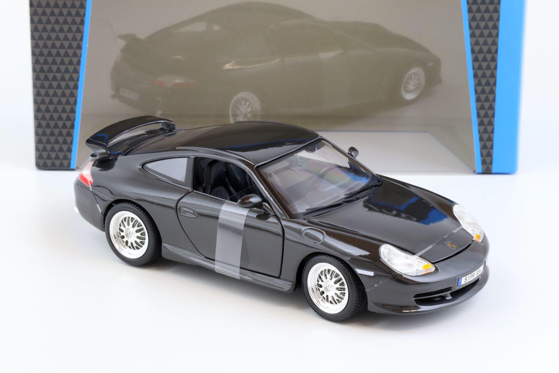 1:18 Bburago Porsche 911 (996) GT3 Street dark grey metallic