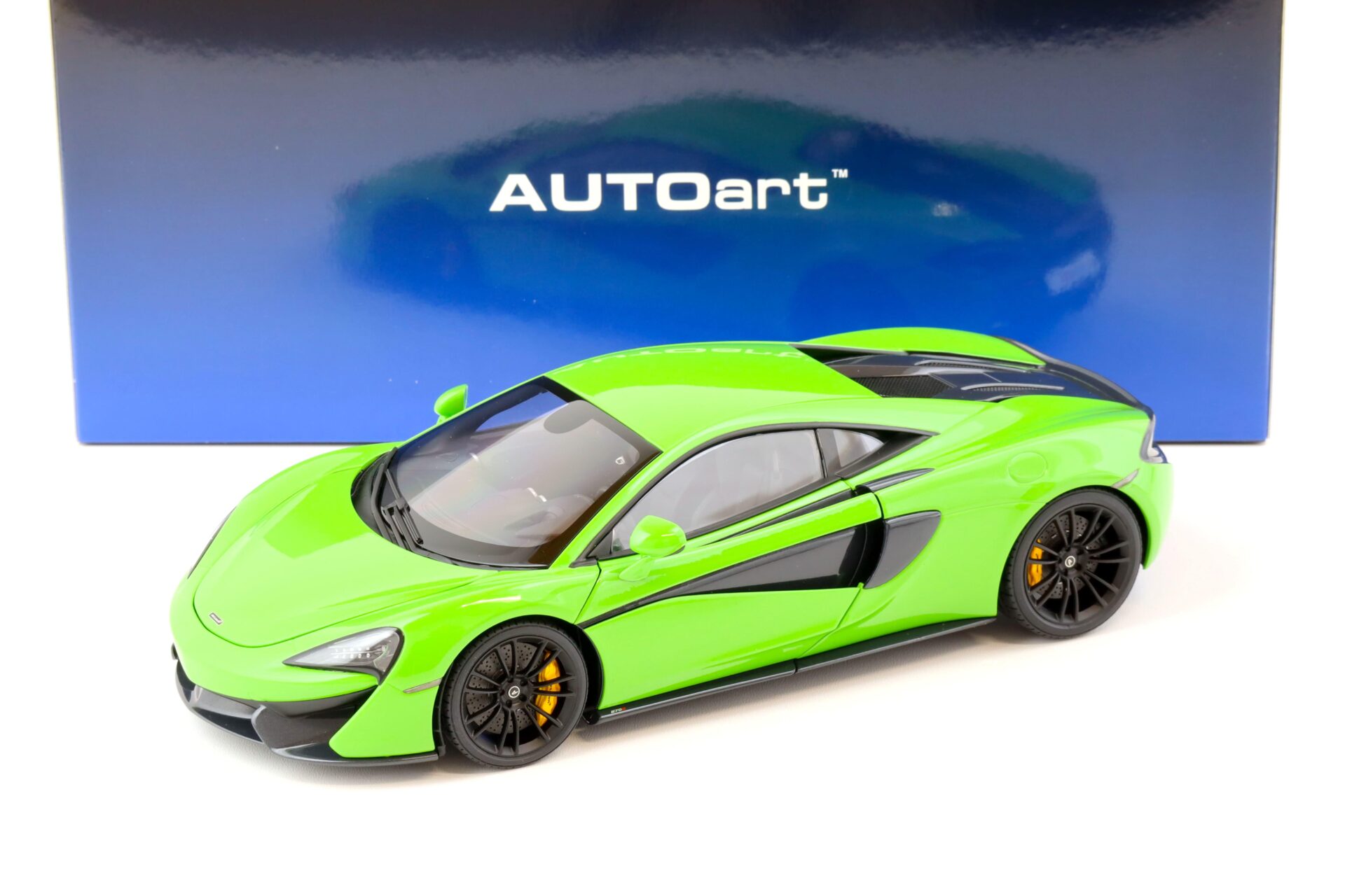 1:18 AUTOart McLaren 570S Coupe 2016 Mantis green/ black wheels 76042