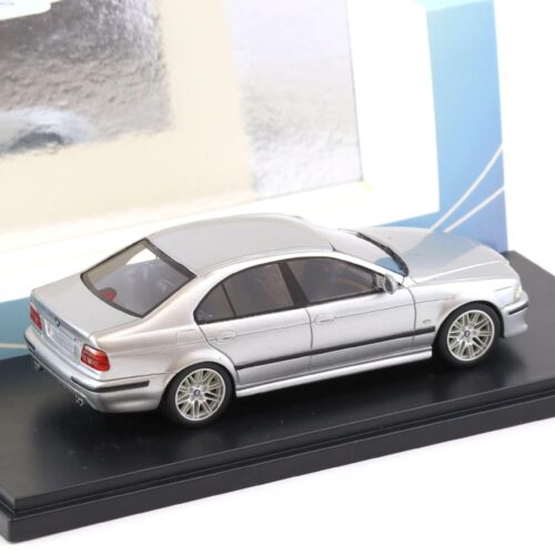 1:43 NEO BMW M5 (E39) Limousine silver metallic NEO49583