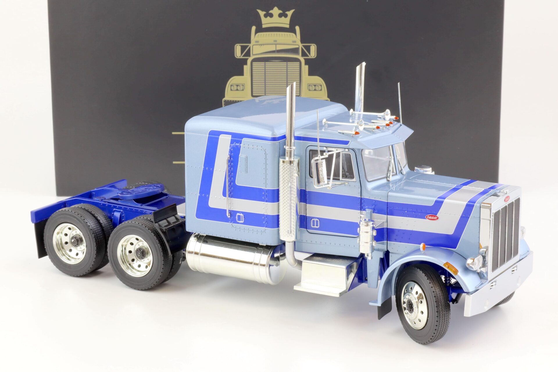 1:18 Road Kings LKW Peterbilt 359 SZM 1967 light blue metallic/ blue/ silver