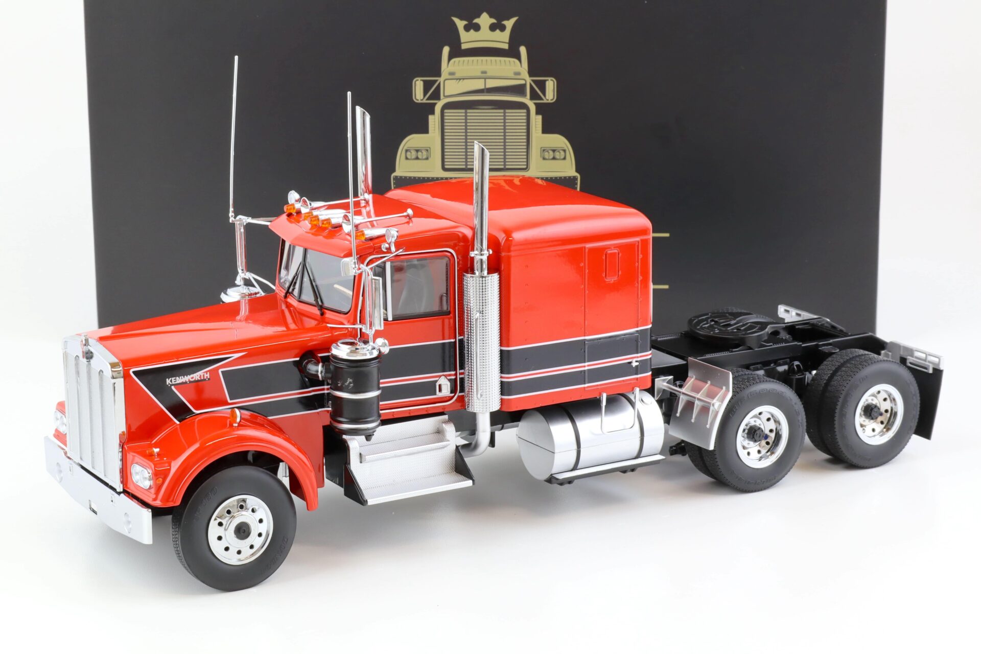 ID 70610 orig.jpg 1:18 Road Kings LKW Kenworth W900 SZM red/ black