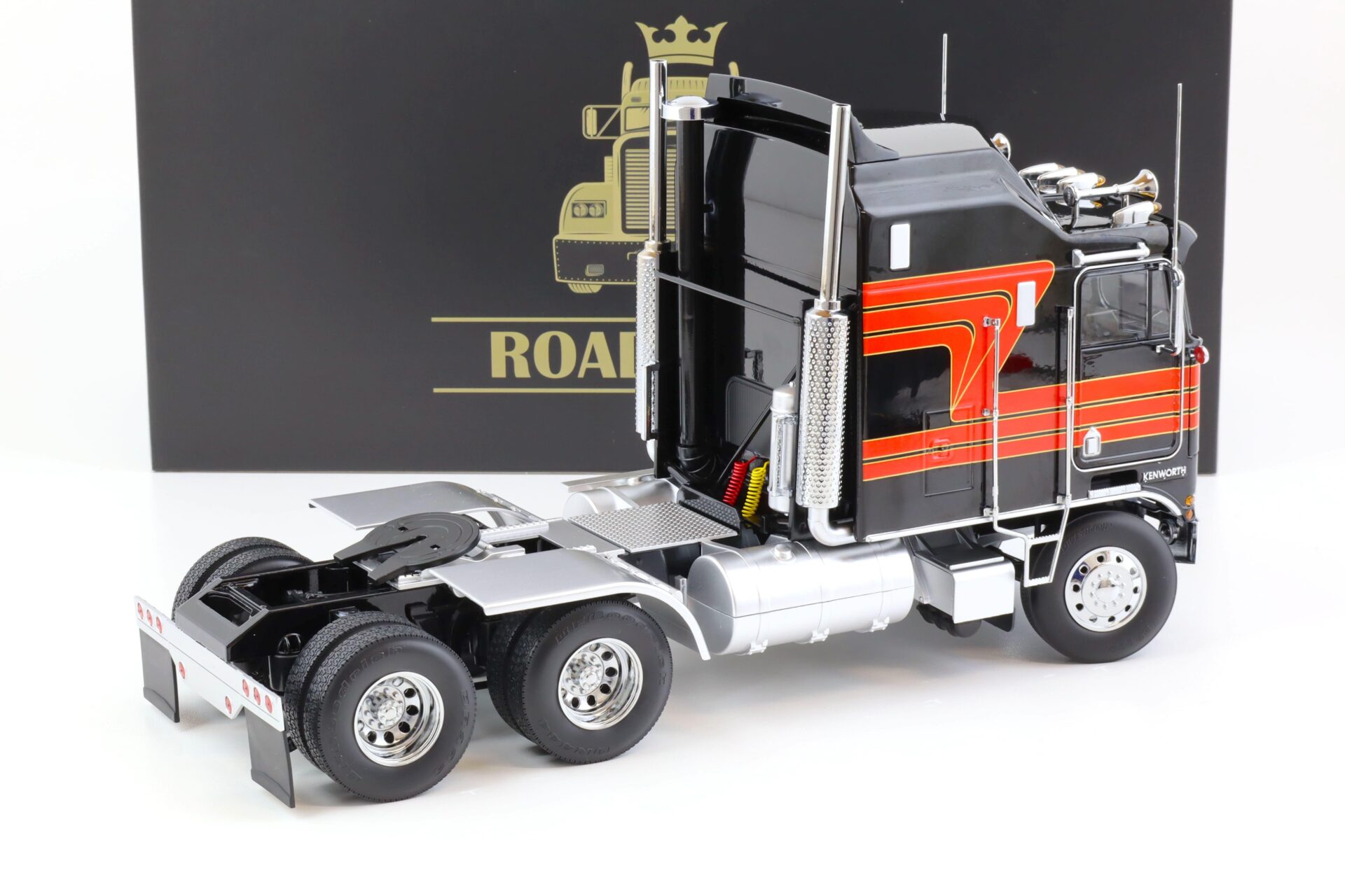 1:18 Road Kings LKW Kenworth K100 Aerodyne 1976 black/ red