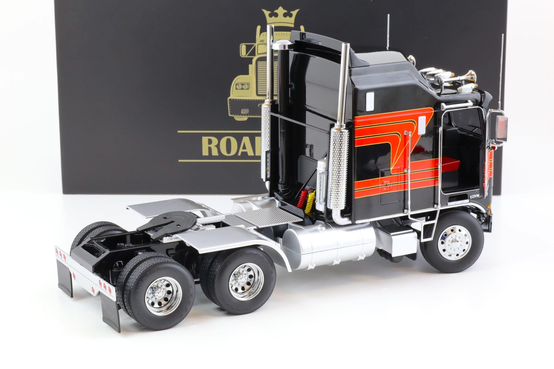 1:18 Road Kings LKW Kenworth K100 Aerodyne 1976 black/ red
