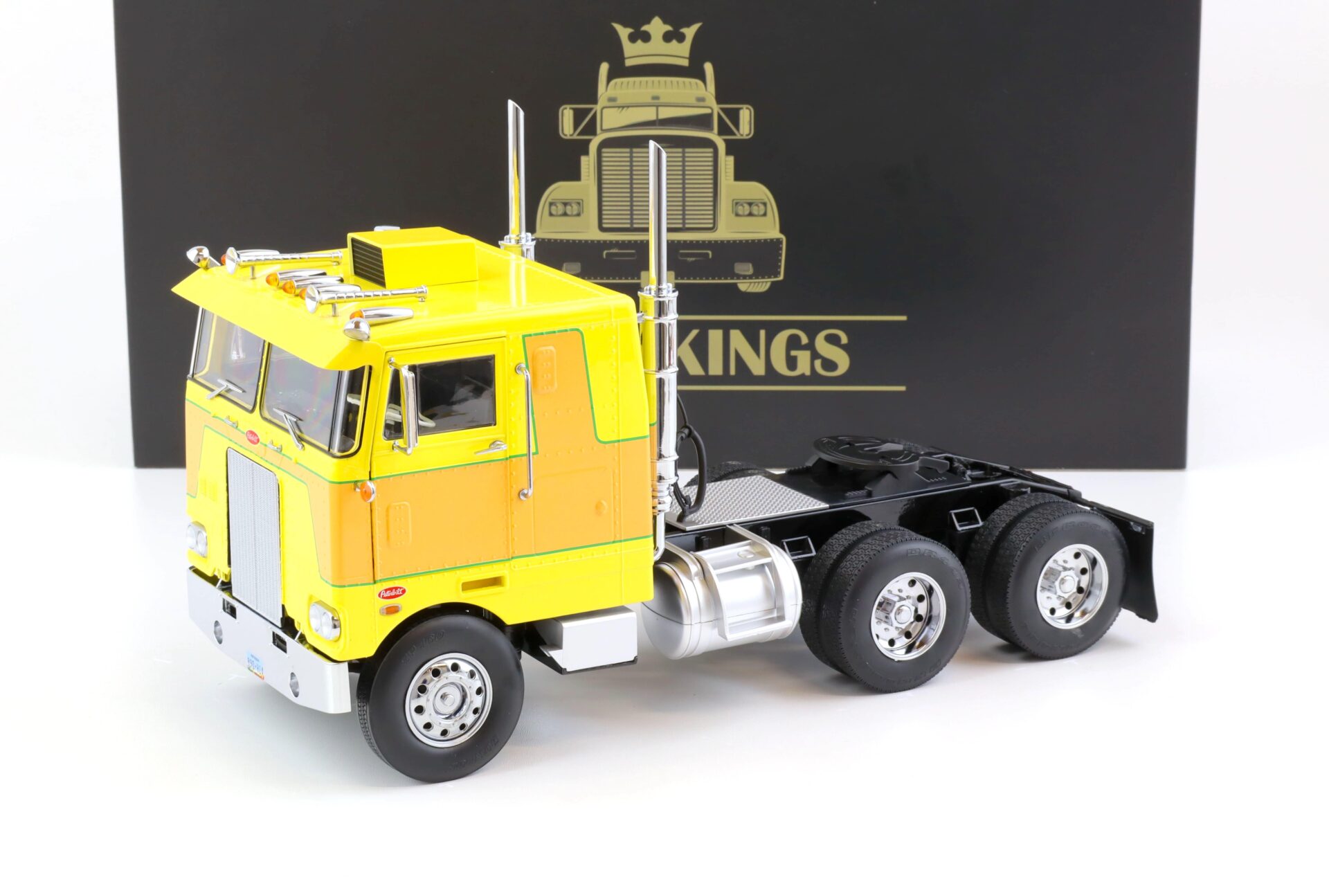 1:18 Road Kings LKW Peterbilt 352 Pacemaker 1977-1979 yellow/ brown