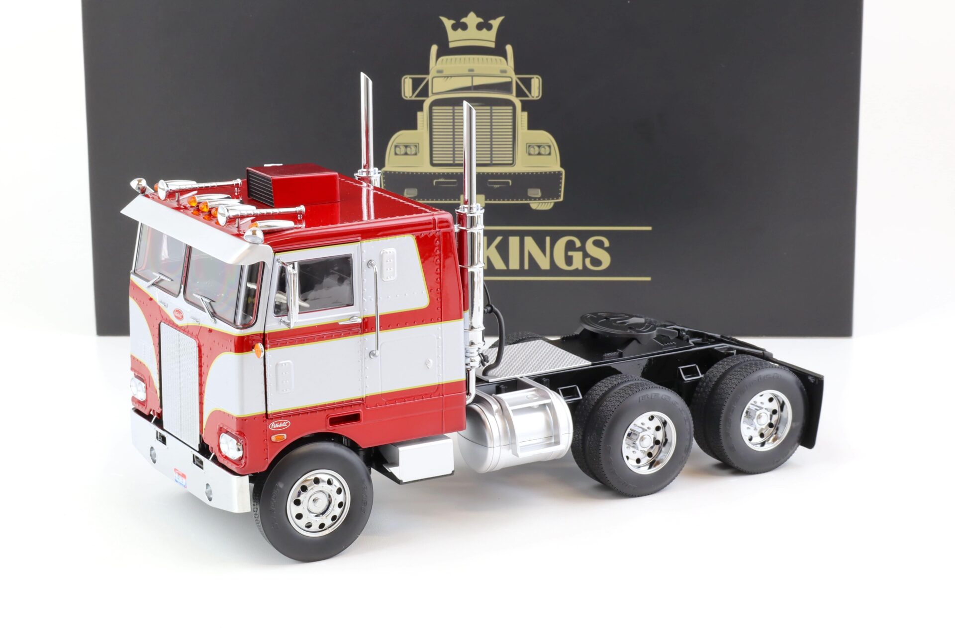 1:18 Road Kings LKW Peterbilt 352 Pacemaker 1977-1979 red/ silver