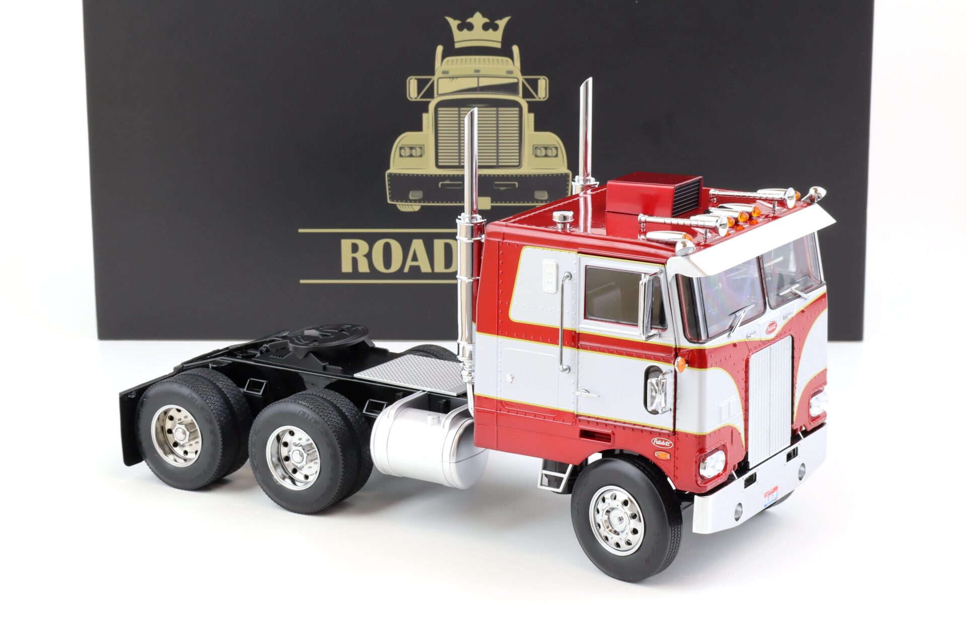 1:18 Road Kings LKW Peterbilt 352 Pacemaker 1977-1979 red/ silver