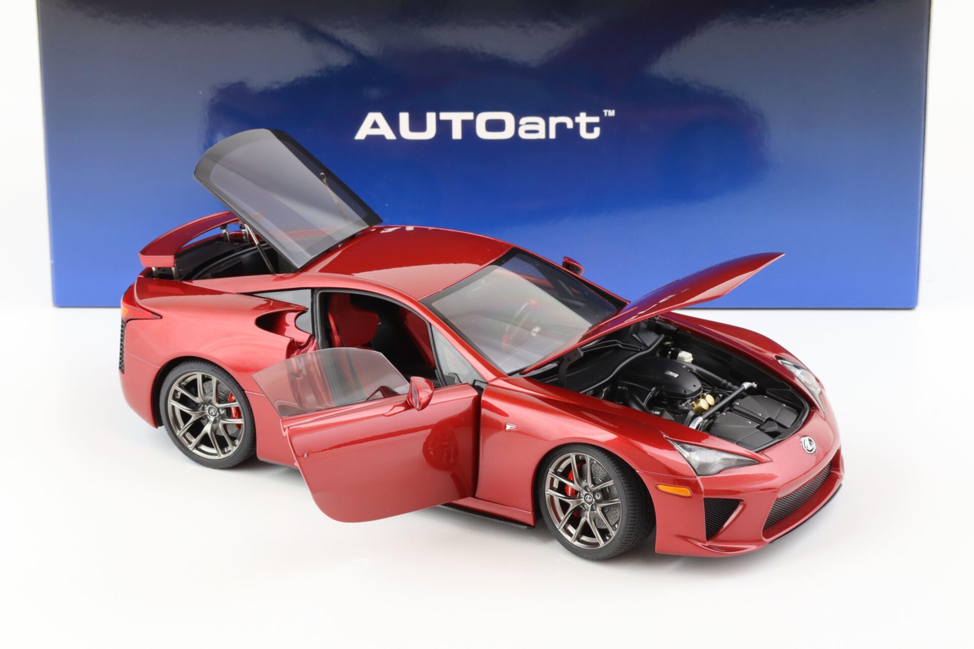 1:18 AUTOart Lexus LFA 2010 pearl red 78853