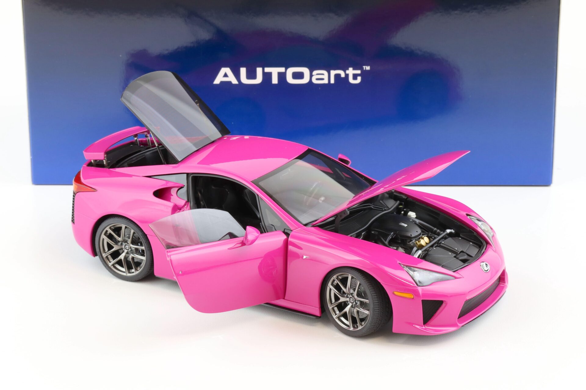 1:18 AUTOart Lexus LFA 2010 passionate pink 78859