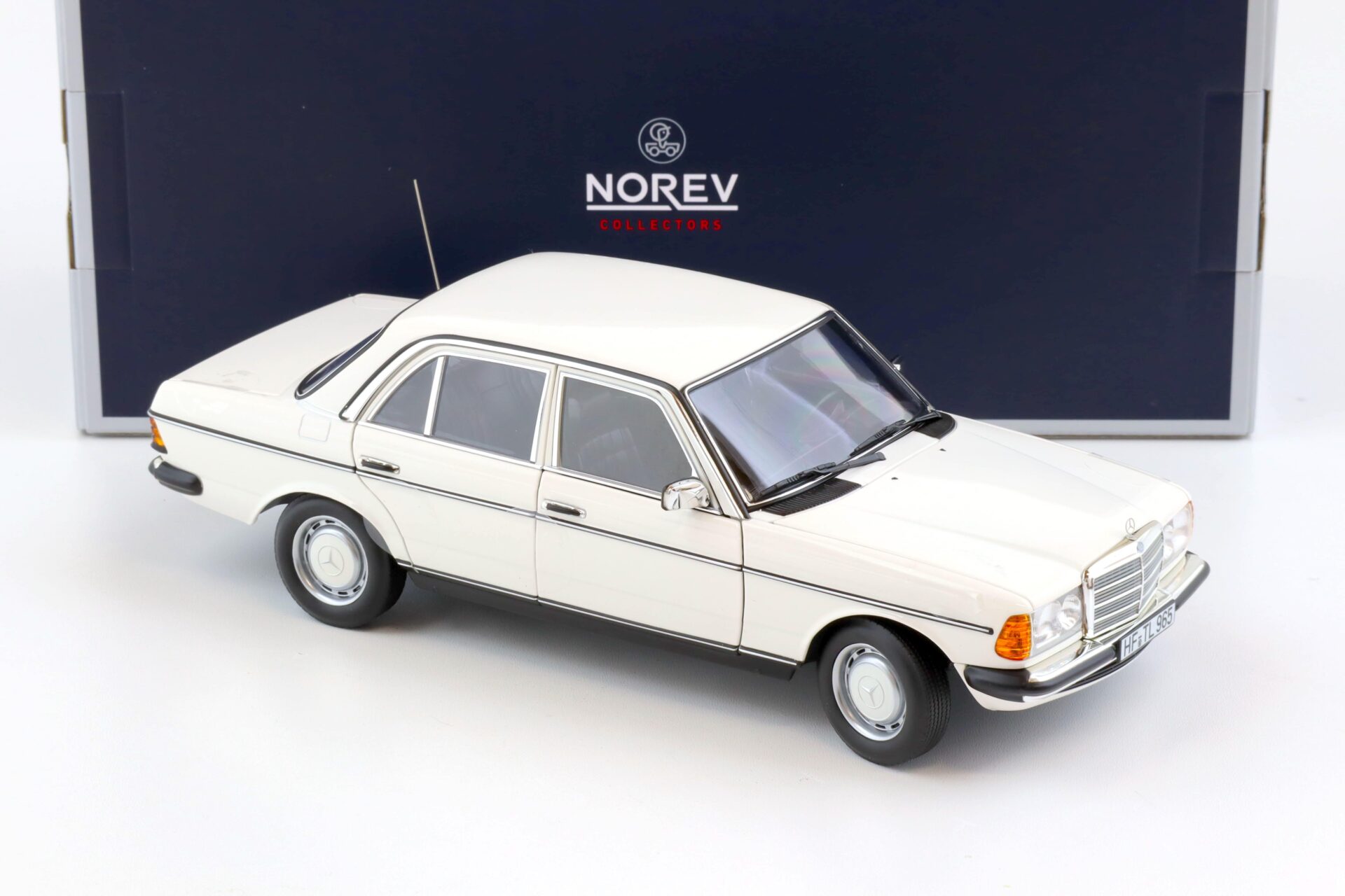 1:18 Norev Mercedes 200 W123 Limousine Classic white 183712