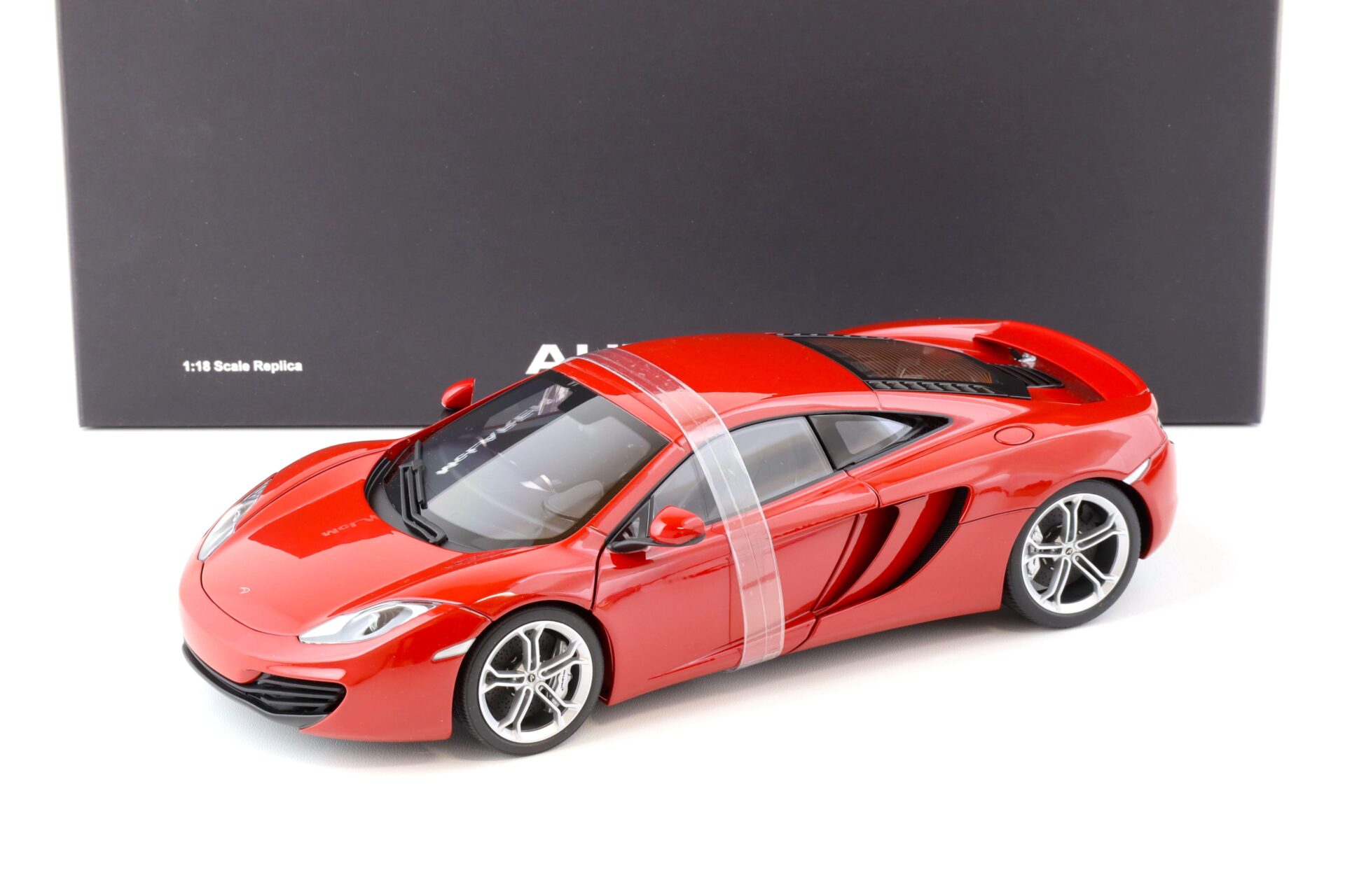 1:18 AUTOart McLAREN 12C Coupe 2011 red 76008