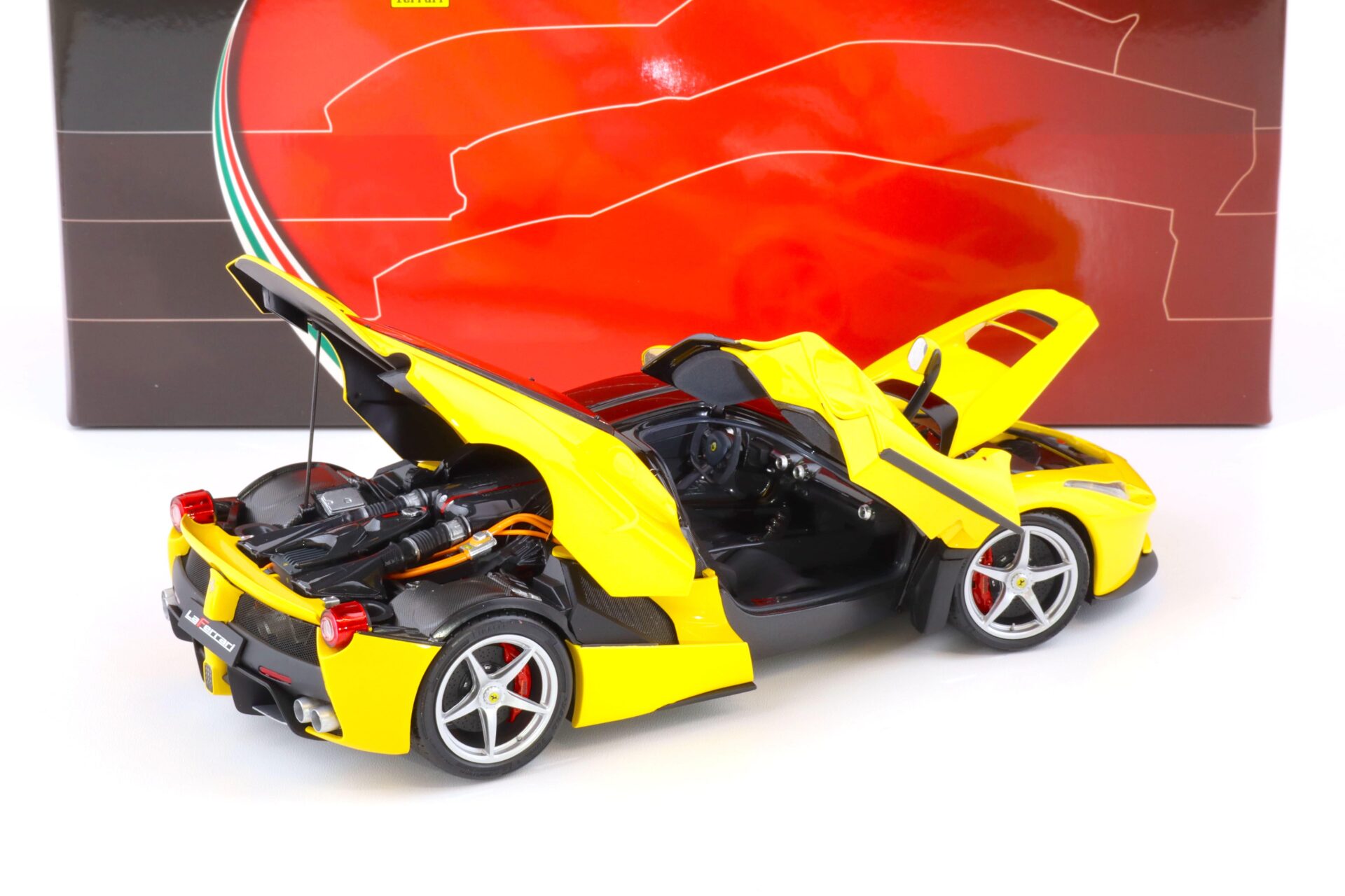 1:18 BBR Ferrari LaFerrari yellow/ black FULL OPENING