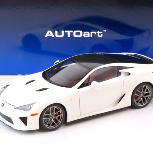 1:18 AUTOart Lexus LFA 2010 whitest white/ Carbon black roof 78851