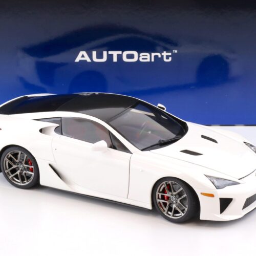 1:18 AUTOart Lexus LFA 2010 whitest white/ Carbon black roof 78851