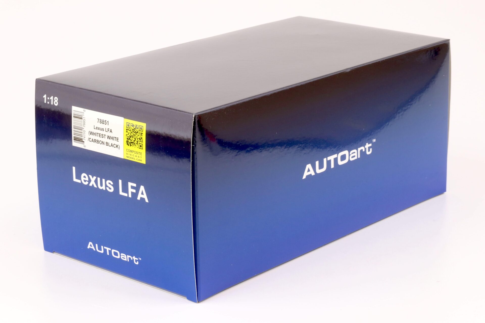 1:18 AUTOart Lexus LFA 2010 whitest white/ Carbon black roof 78851