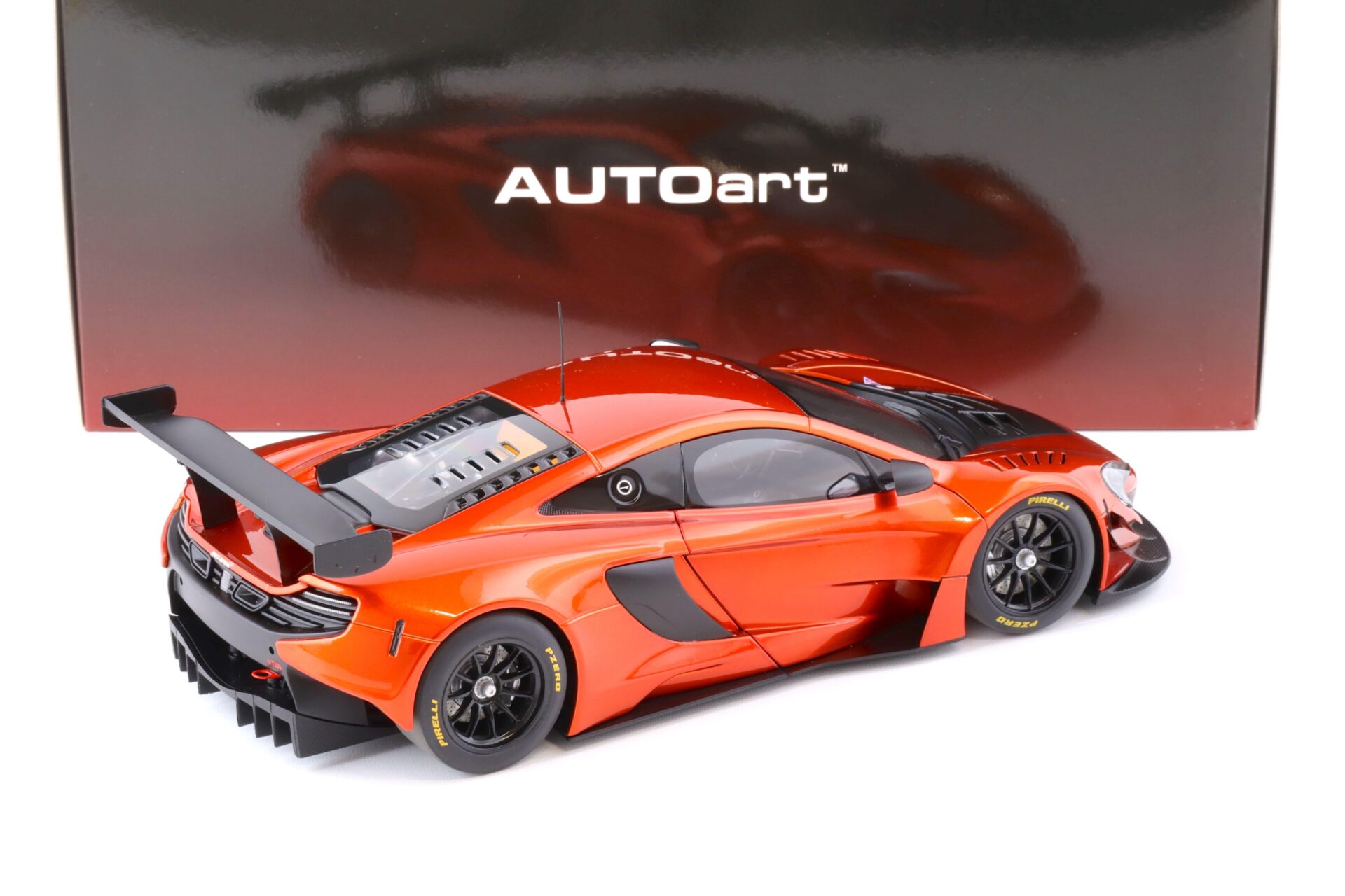 1:18 AUTOart McLAREN 650S GT3 2017 volcano orange/ black accents 81642
