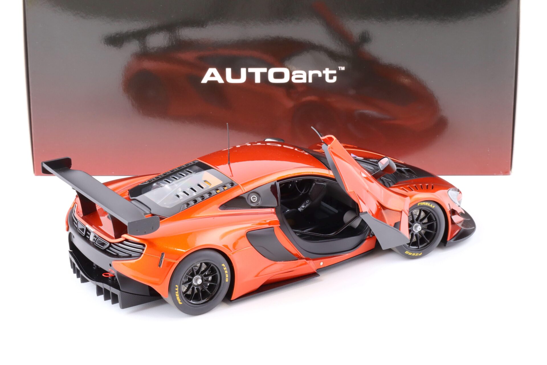 1:18 AUTOart McLAREN 650S GT3 2017 volcano orange/ black accents 81642