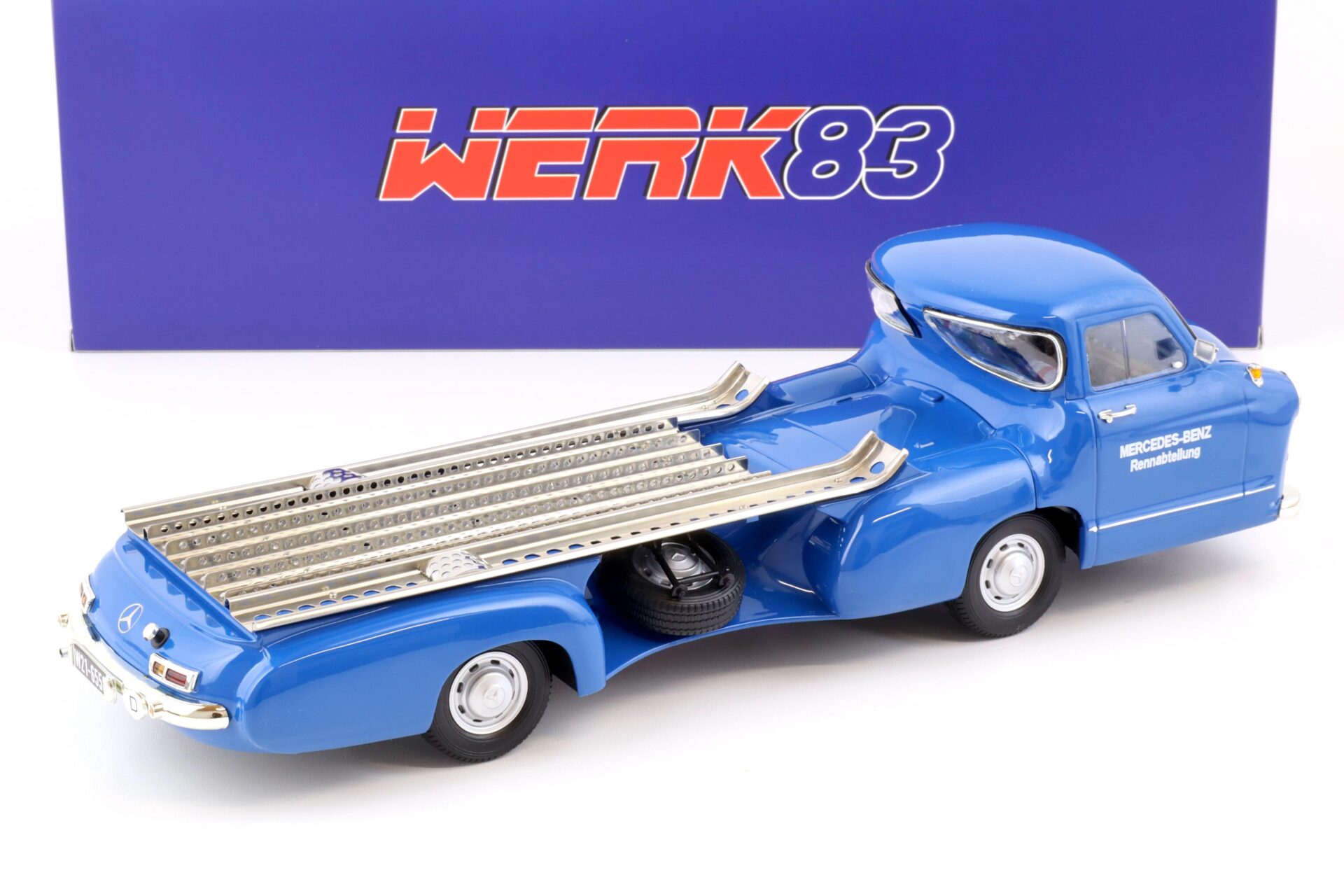 1:18 WERK83 Mercedes Renntransporter Das blaue Wunder 1955 blue