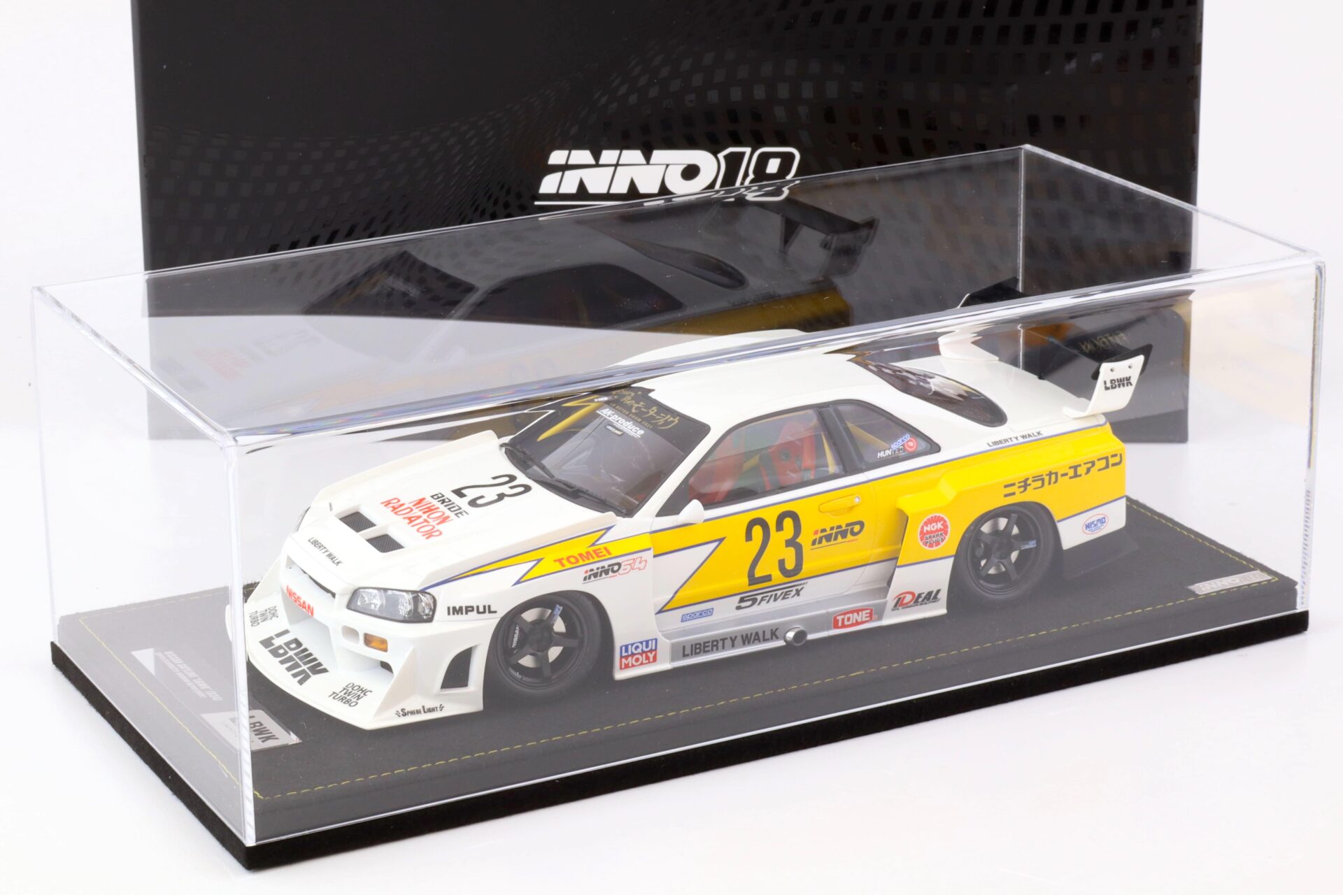 1:18 INNO Models Nissan Skyline GT-R (R34) LBWK Super Silhouette Hoshino #23 white/yellow