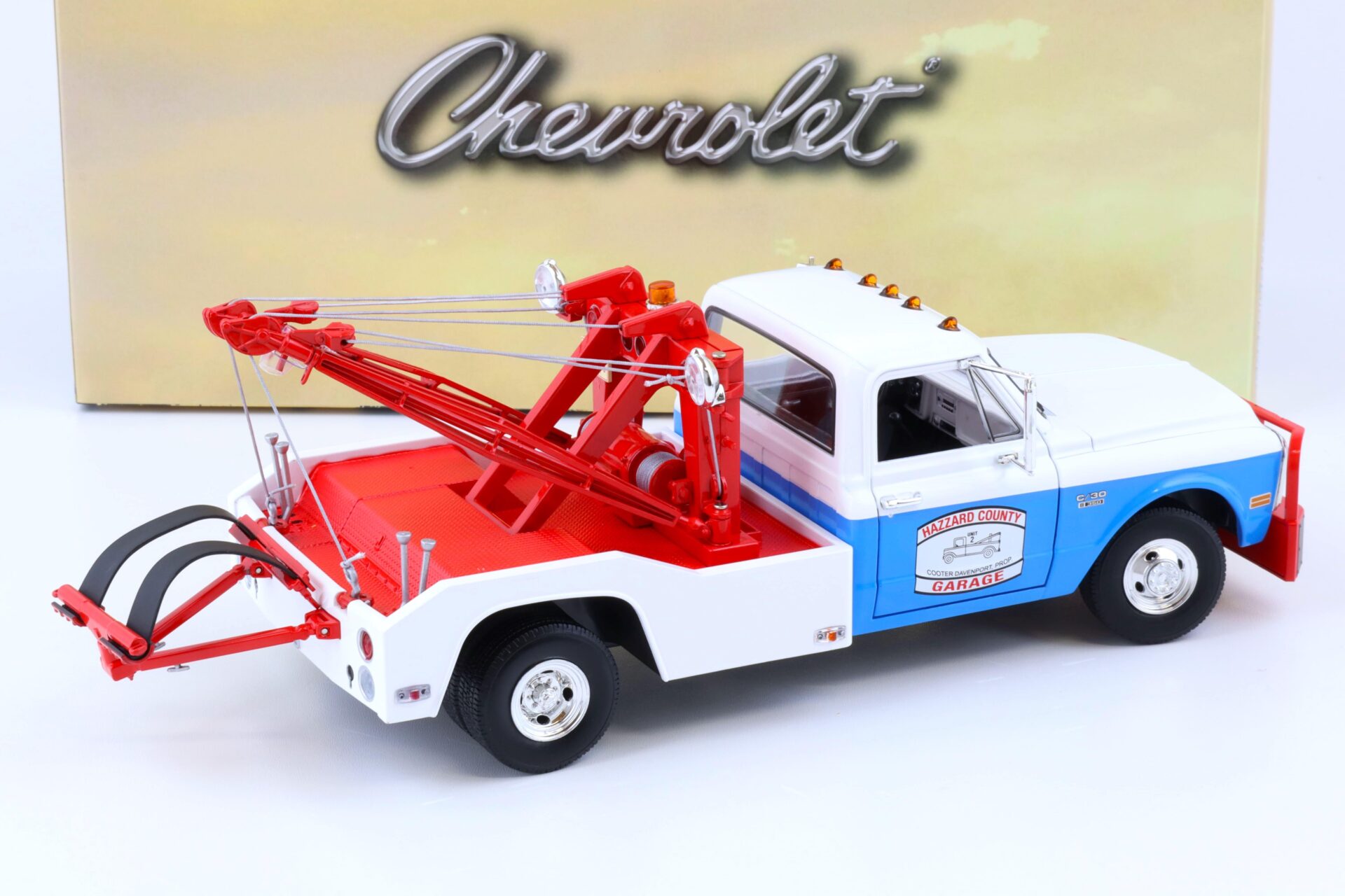 1:18 Greenlight 1969 Chevrolet C-30 Dually Wrecker Abschlepper HAZZARD Country Garage