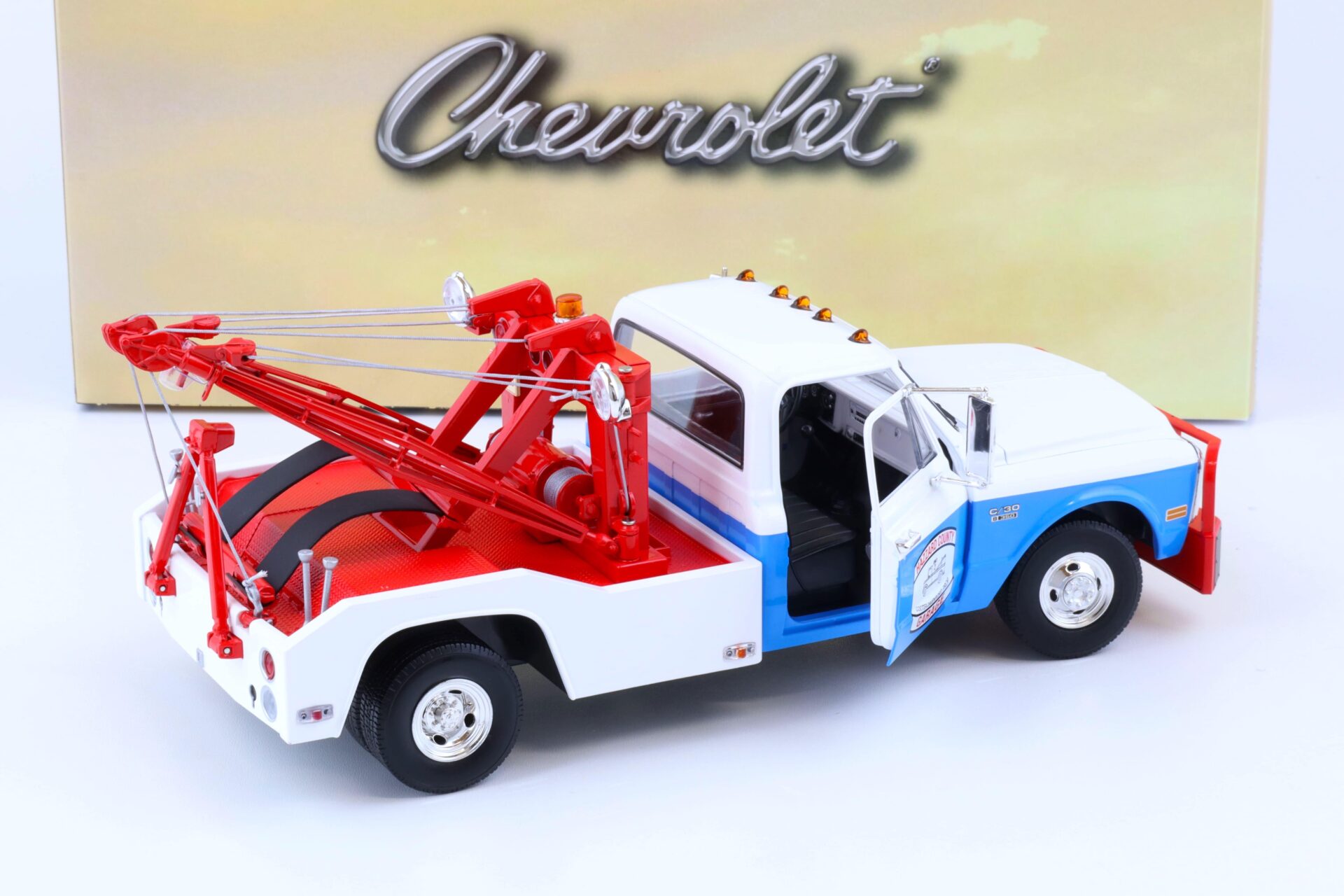1:18 Greenlight 1969 Chevrolet C-30 Dually Wrecker Abschlepper HAZZARD Country Garage