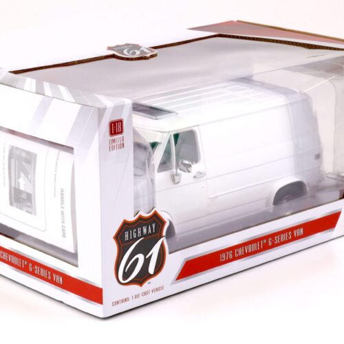 1:18 Highway61 Chevrolet G-Series VAN 1976 white with Ladder roof rack