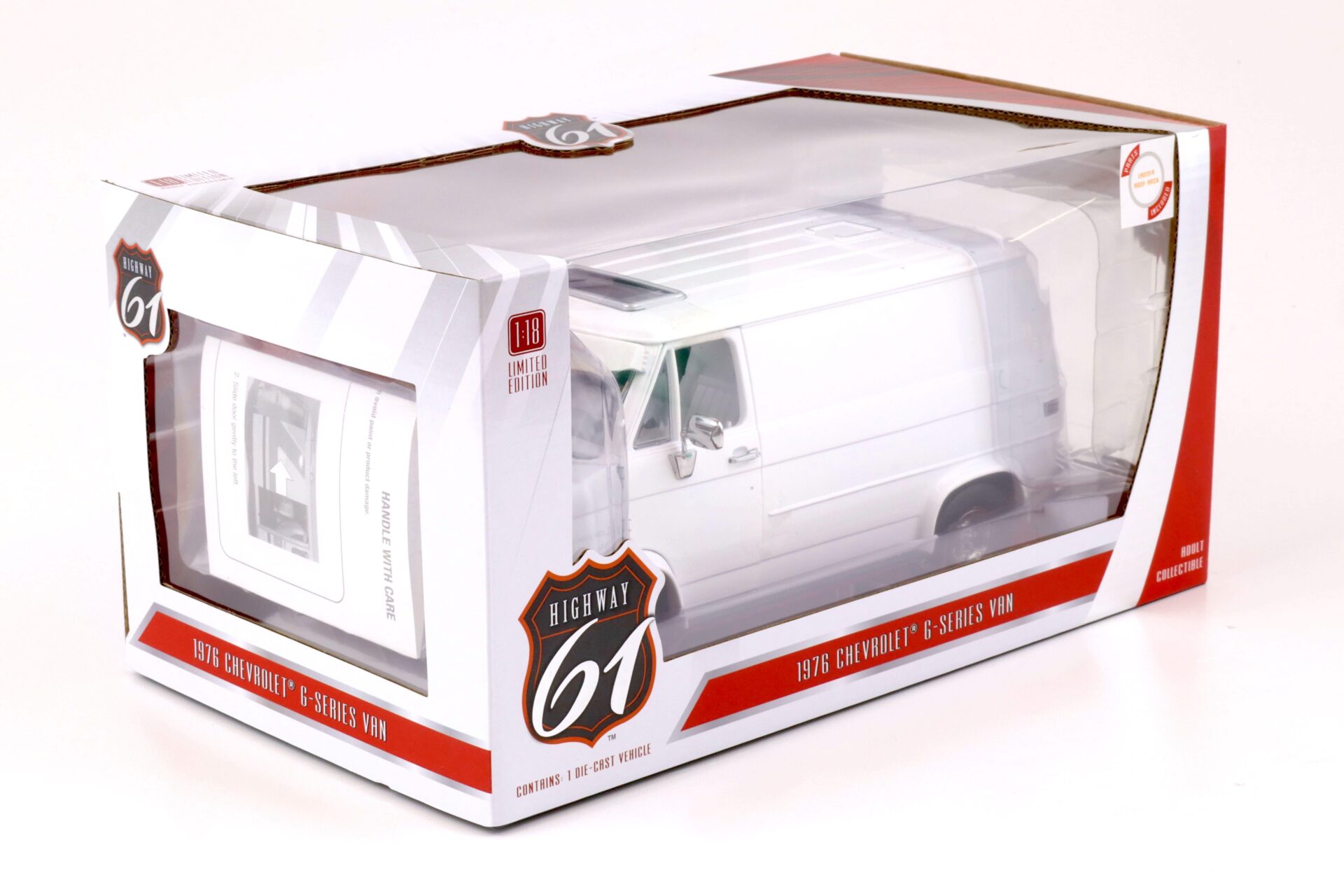 1:18 Highway61 Chevrolet G-Series VAN 1976 white with Ladder roof rack