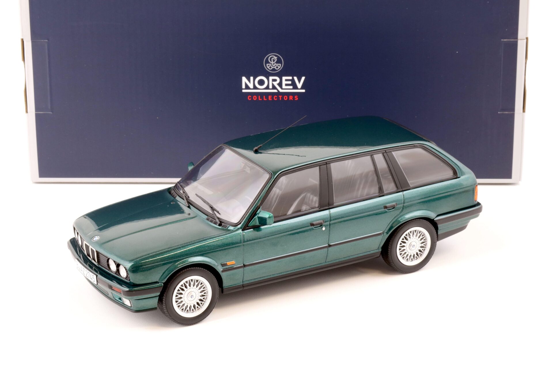 1:18 Norev BMW 325i (E30) Touring 1990 green metallic