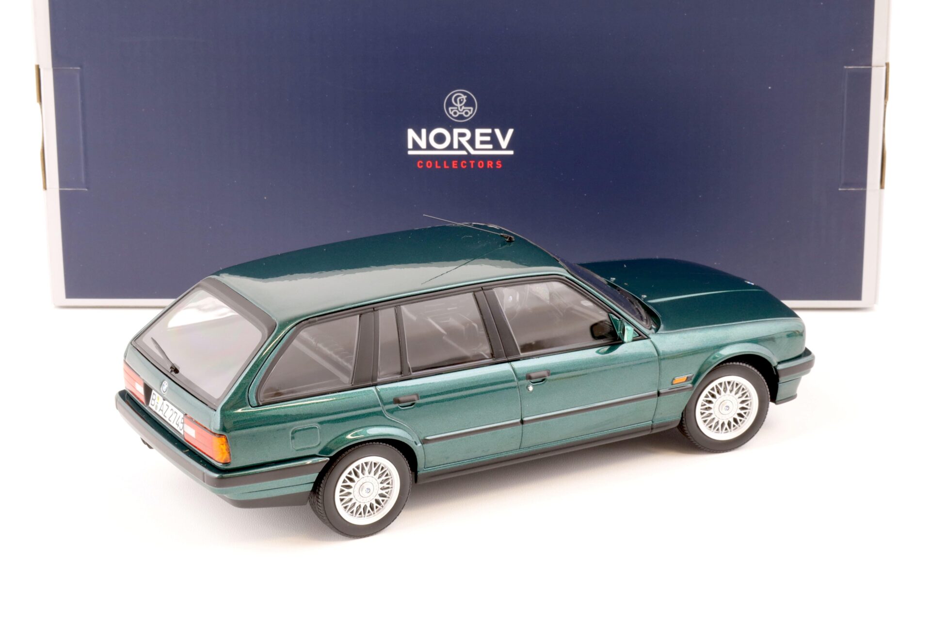 1:18 Norev BMW 325i (E30) Touring 1990 green metallic