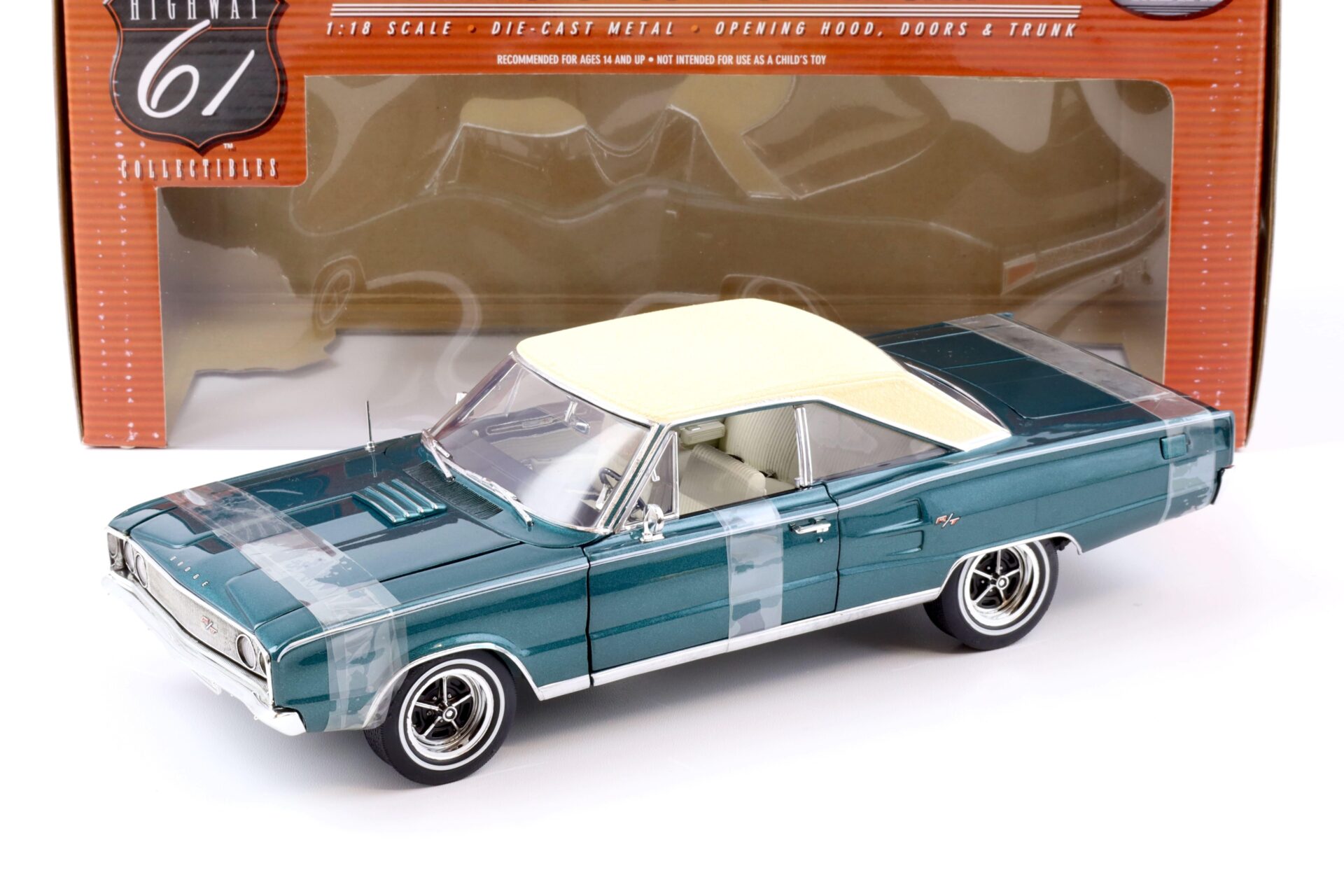 ID 72210 orig.jpg 1:18 Highway61 1967 Dodge Coronet R/T green/ beige 50425
