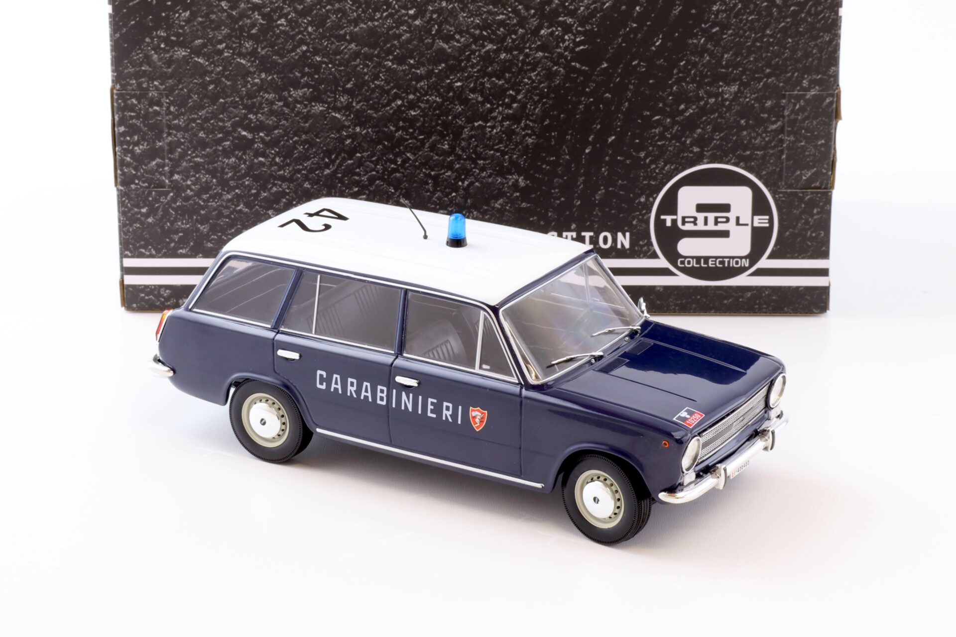 1:18 Triple9 Fiat 124 Familiare Carabinieri dark blue/ white