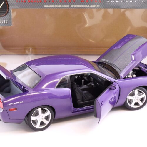 1:18 Highway61 Dodge Challenger Concept Car purple metallic