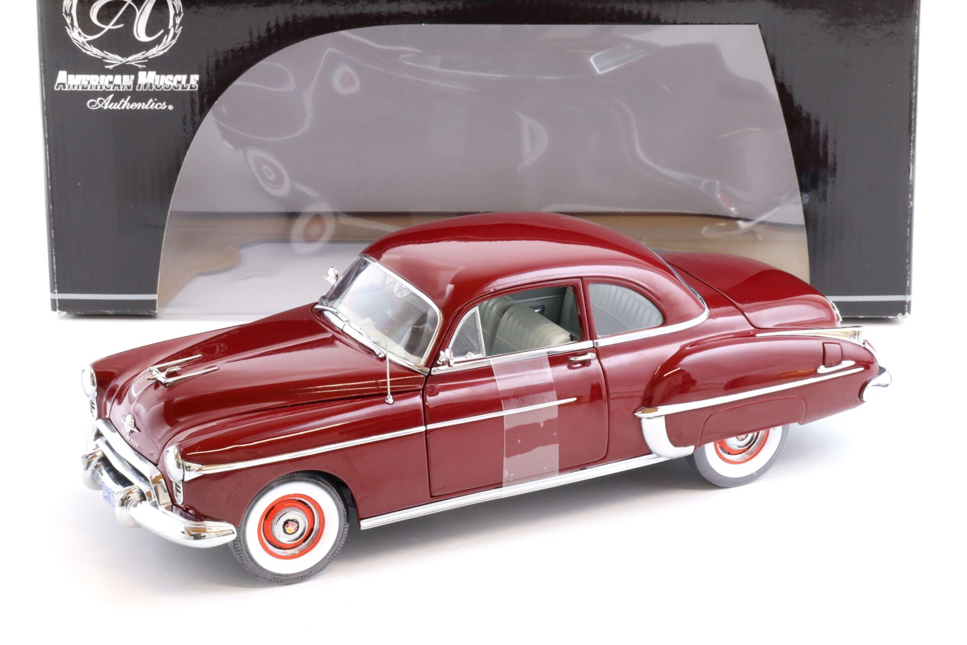 1:18 Ertl Authentics 1950 Oldsmobile dark red