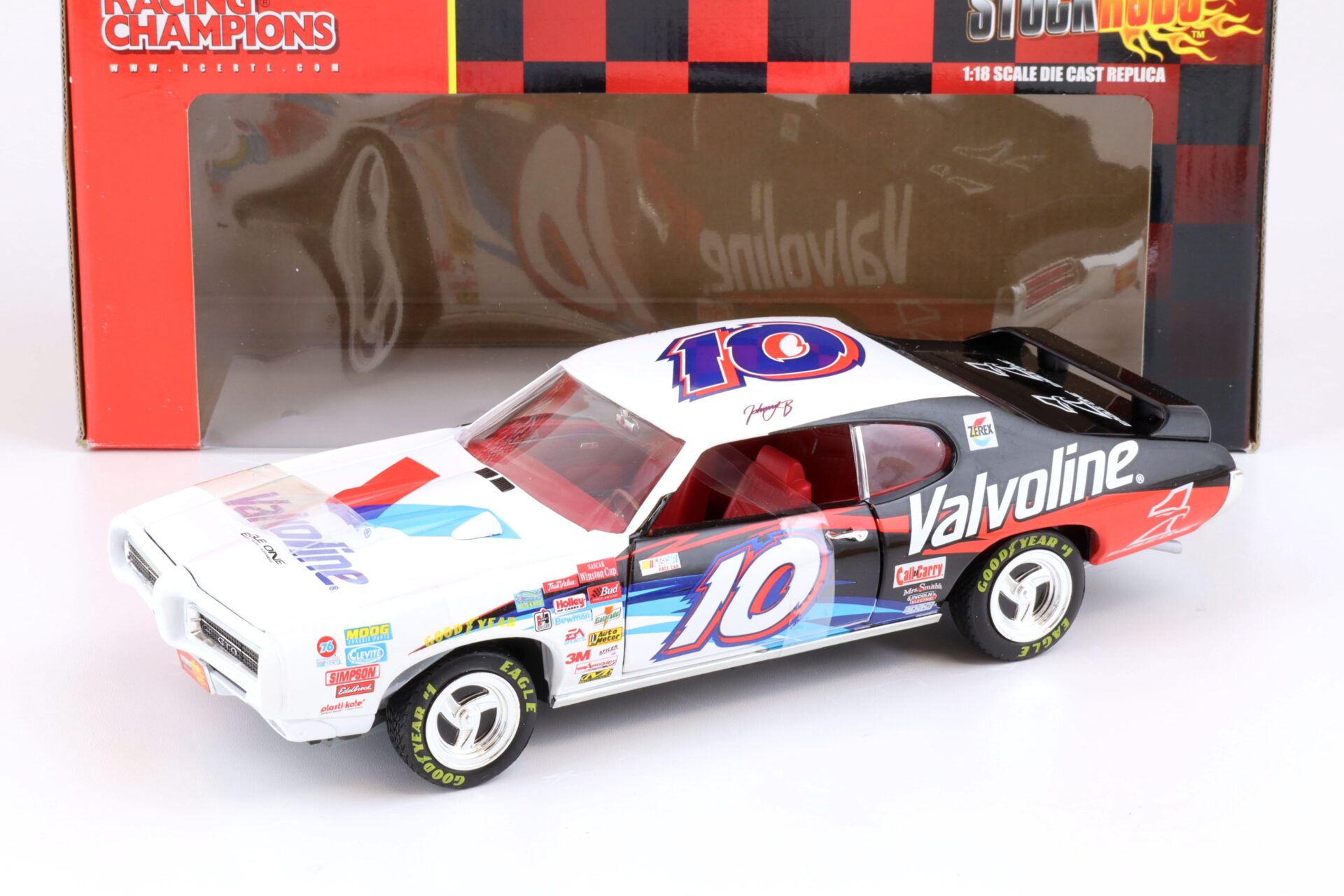 1:18 ERTL 1969 Pontiac GTO Johnny Benson Valvoline Stock Rods #10