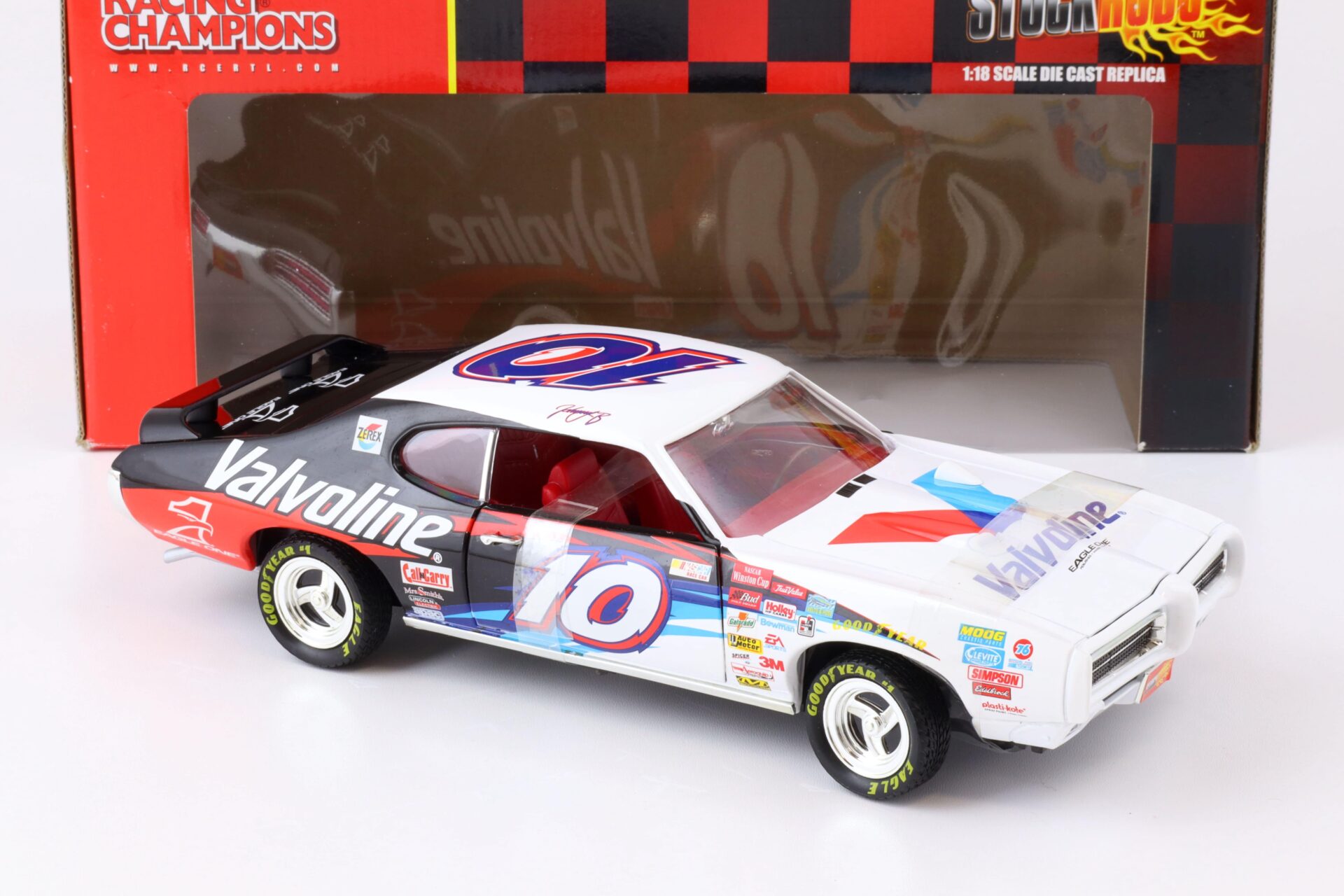1:18 ERTL 1969 Pontiac GTO Johnny Benson Valvoline Stock Rods #10