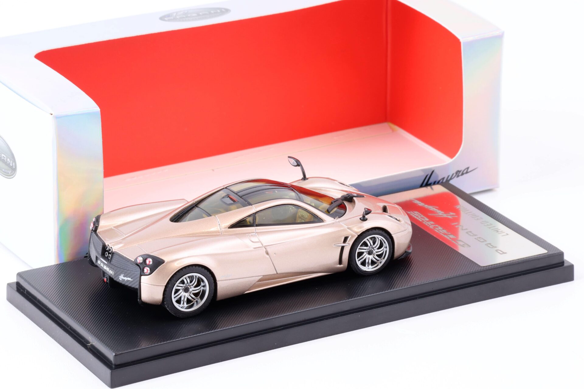 1:43 Welly GTA Pagani Huayra 2013 gold metallic