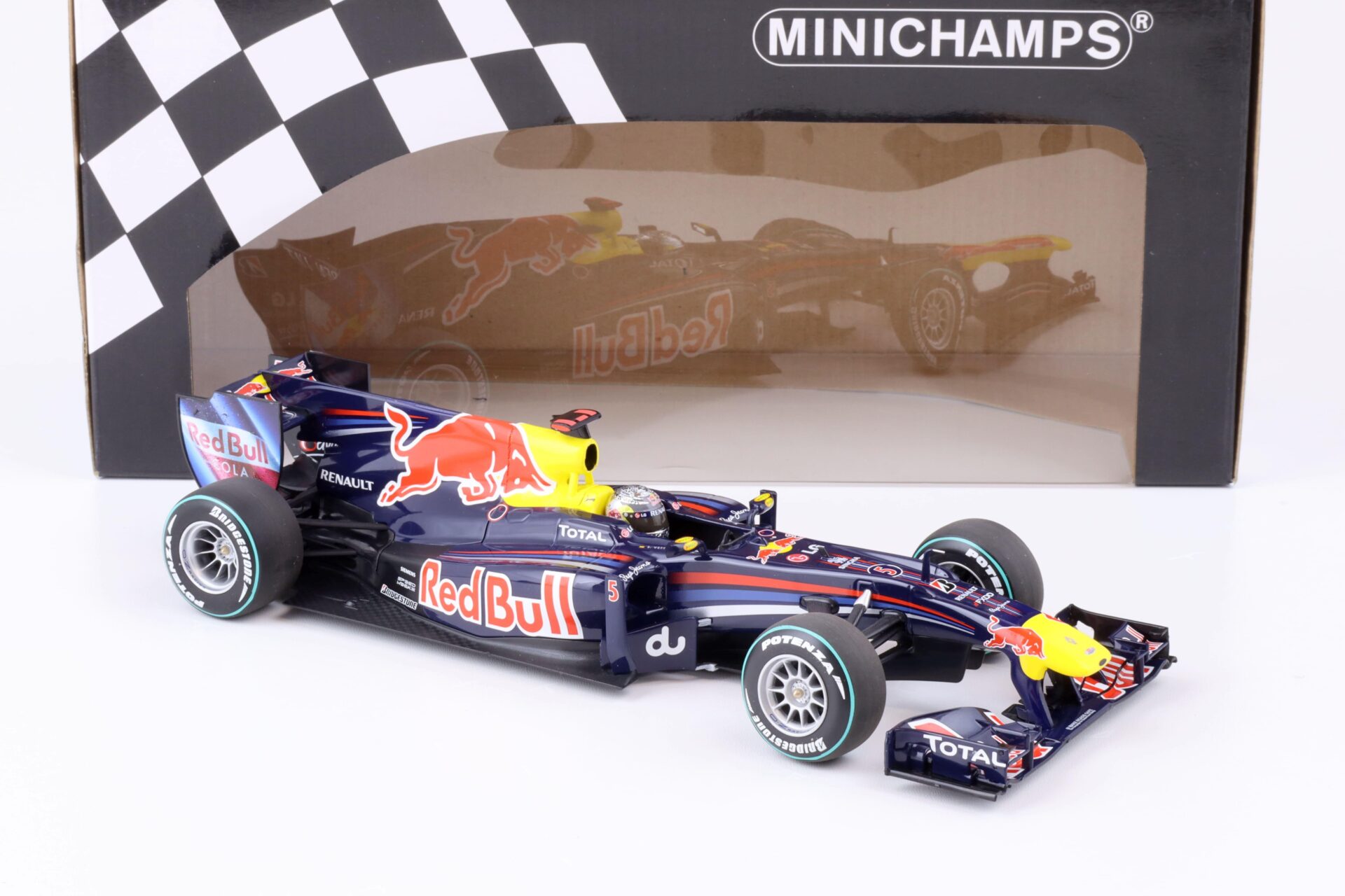 1:18 Minichamps Red Bull Racing RB6 S.Vettel Abu Dhabi GP 2010 World Champion